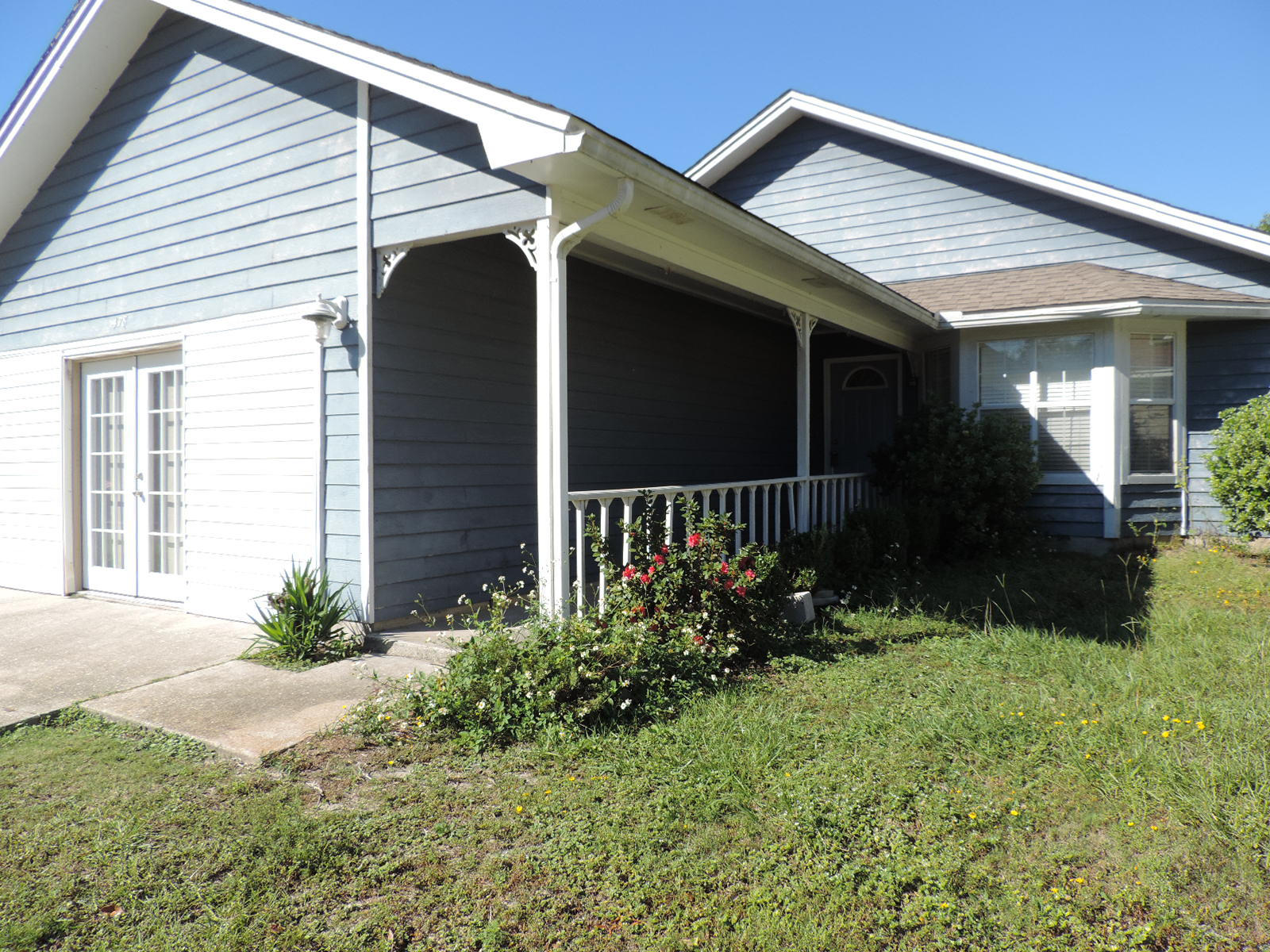 REO. Conveniently located only 1.5 Miles to Hurlburt Air Force Base! This 3 bedroom home has Wood Flooring in Living Area and 1 of the 3 bedrooms. Kitchen is open to Living Area - perfect for entertaining. Covered porch in the backyard as well as in front. All bedrooms are nice sized. Quiet Neighborhood. This is a Fannie Mae HomePath property.