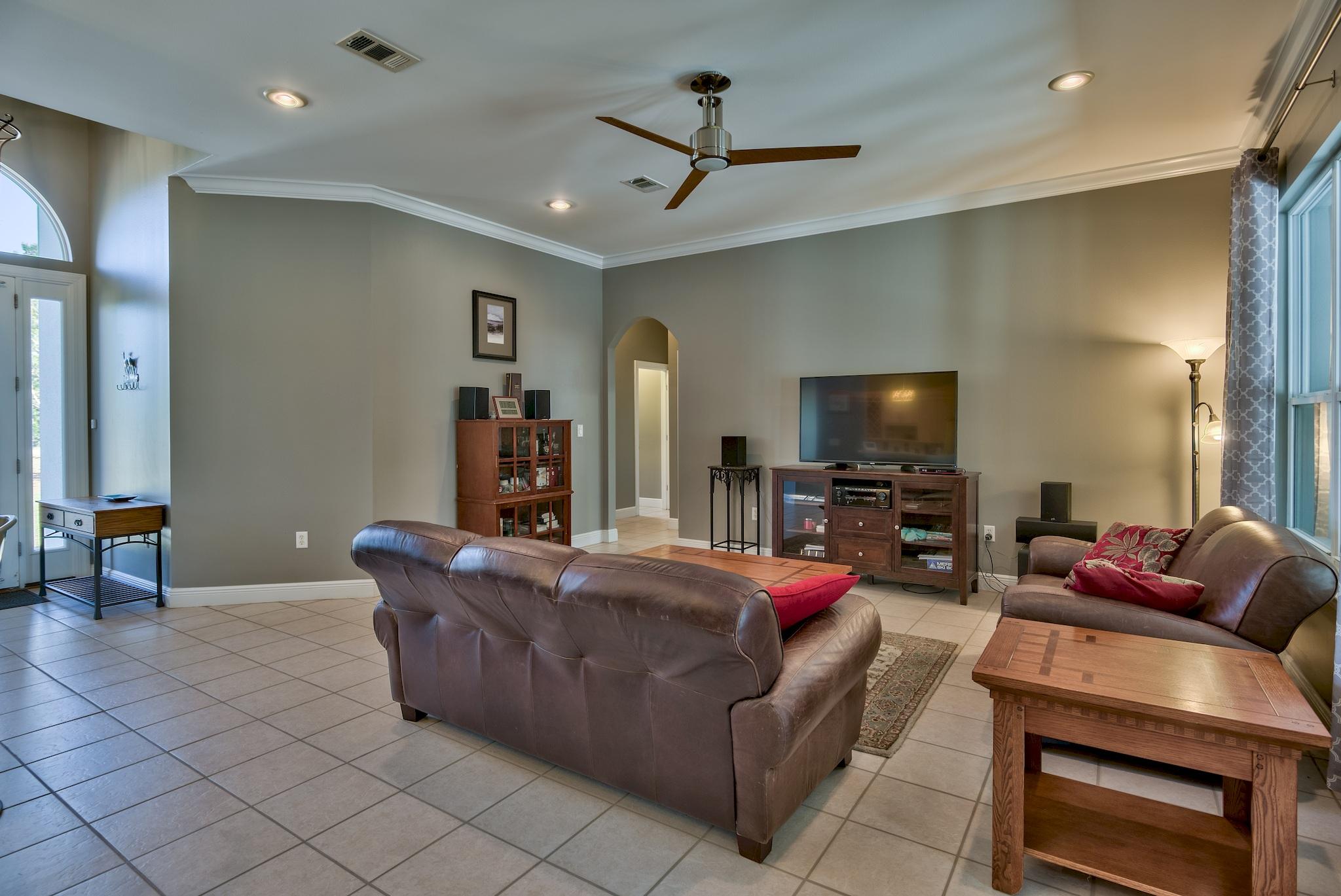 COUNTRY CLUB ESTATES - Residential