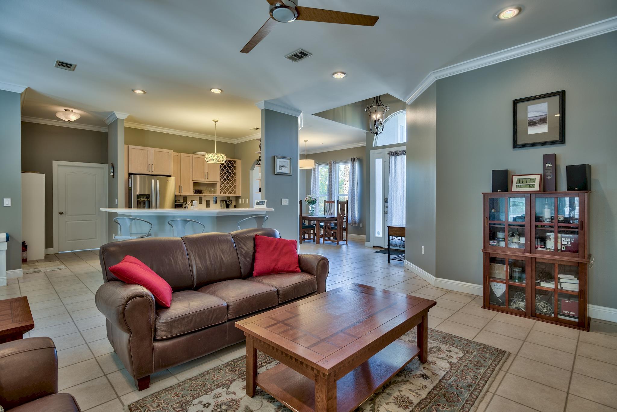 COUNTRY CLUB ESTATES - Residential