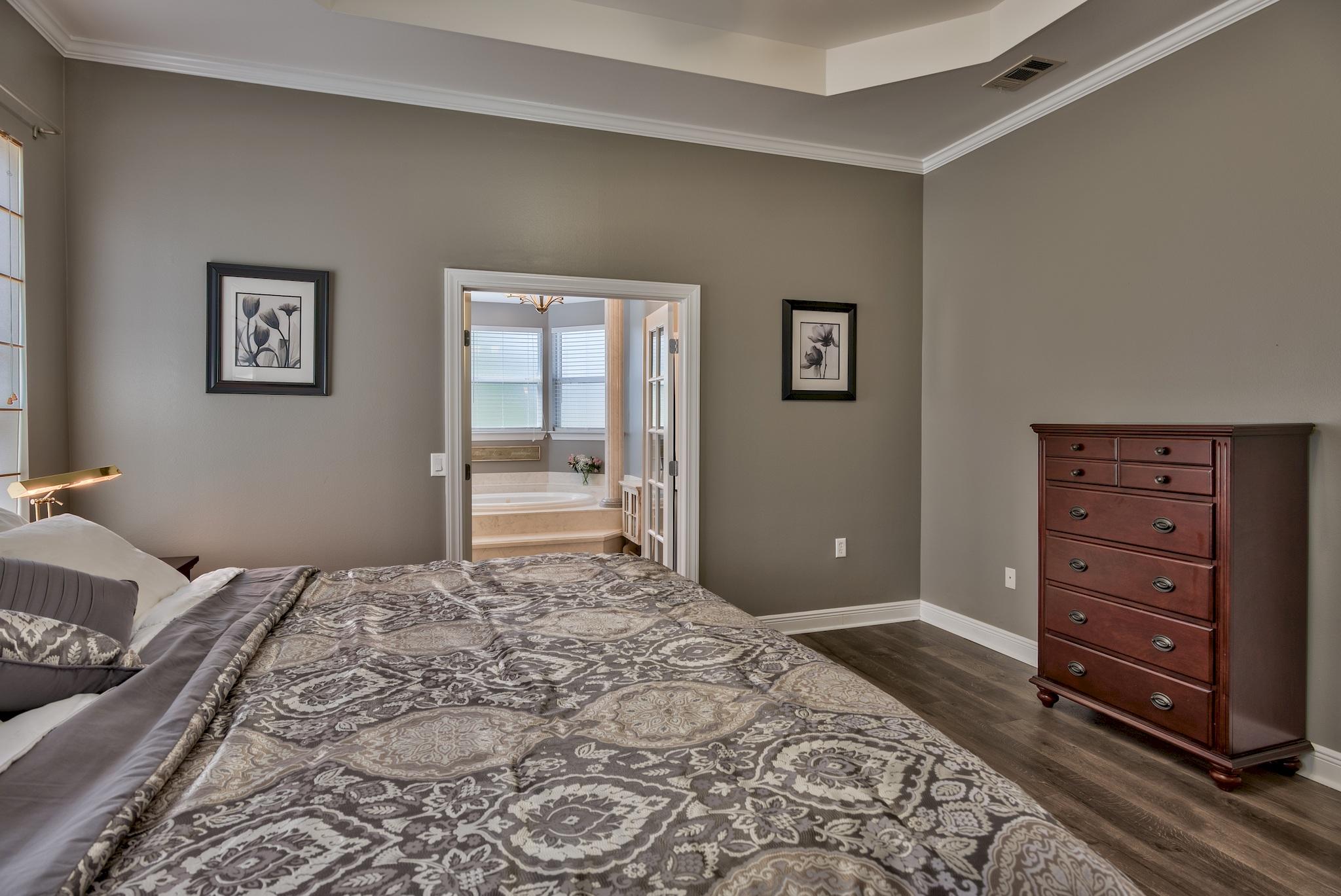 COUNTRY CLUB ESTATES - Residential