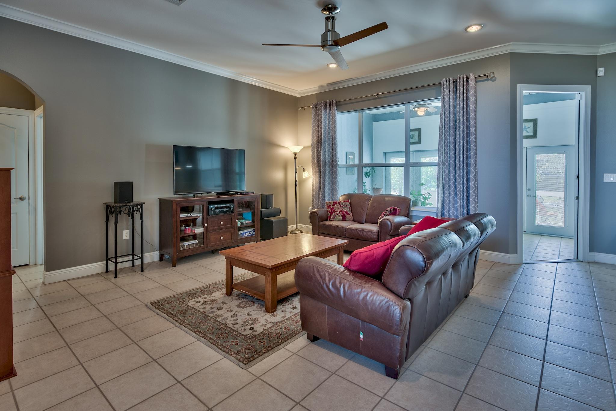 COUNTRY CLUB ESTATES - Residential