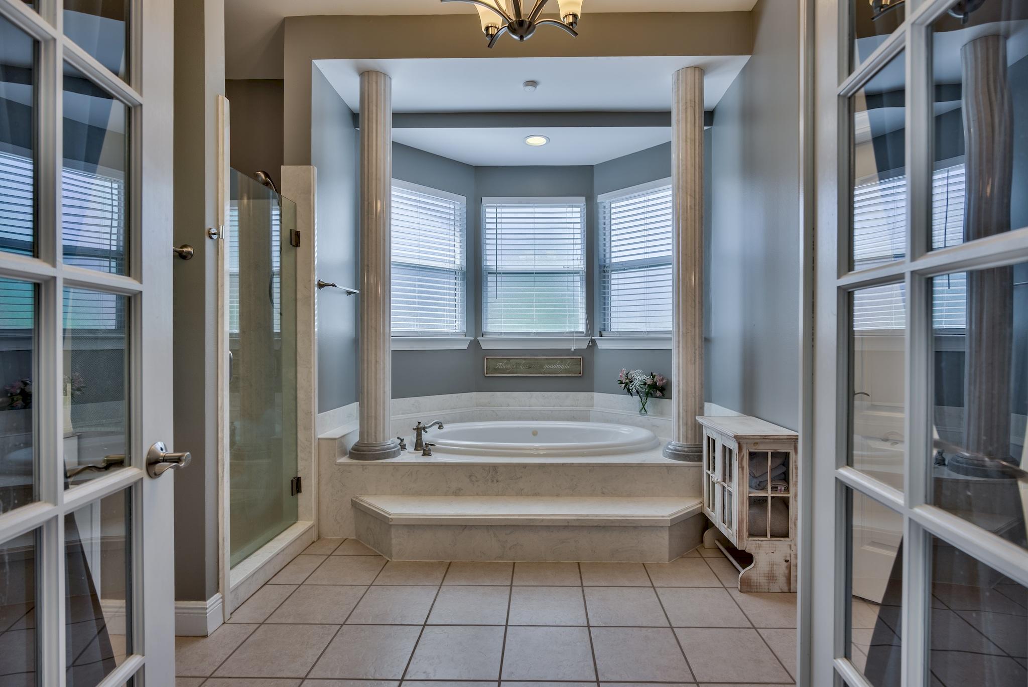 COUNTRY CLUB ESTATES - Residential