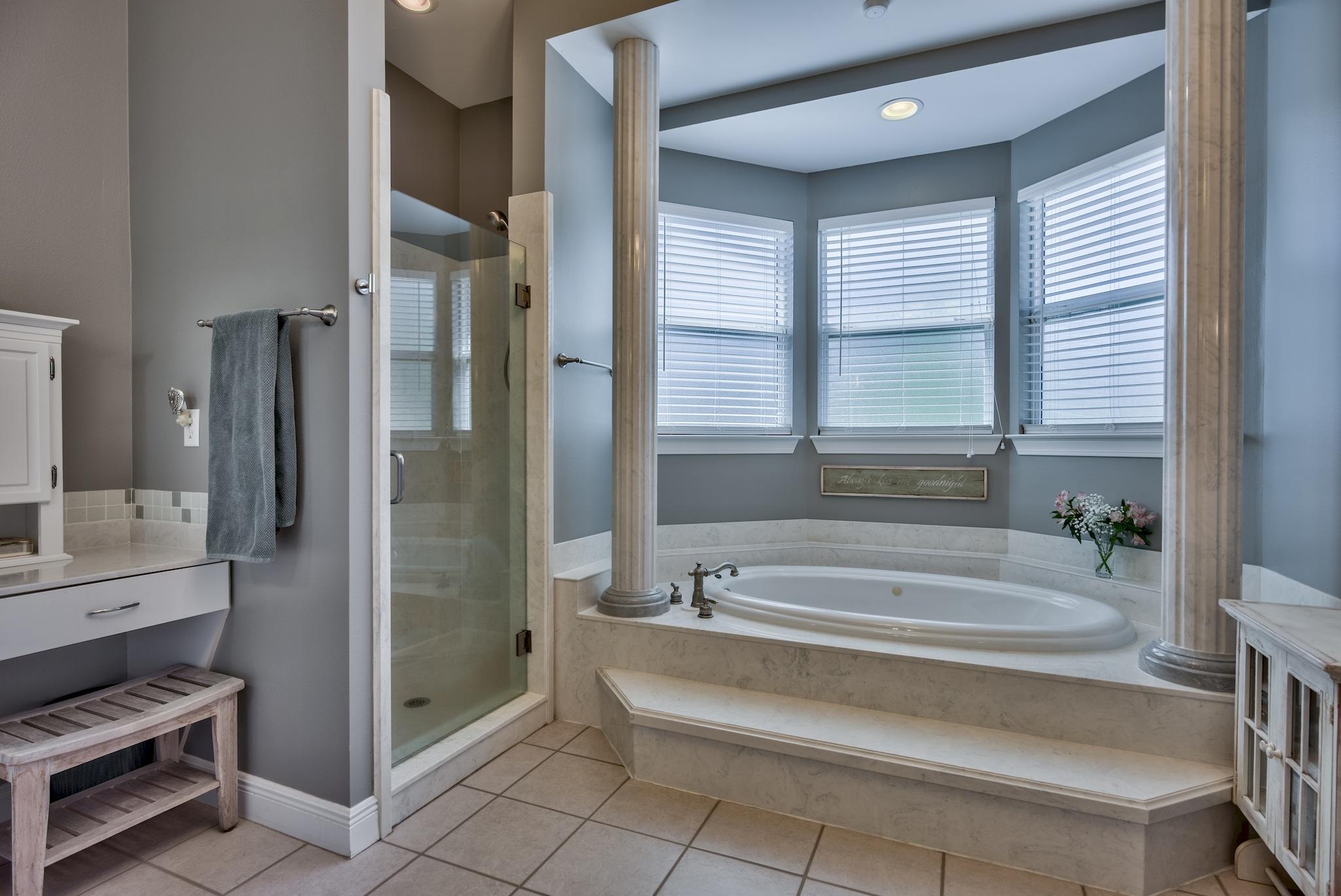 COUNTRY CLUB ESTATES - Residential