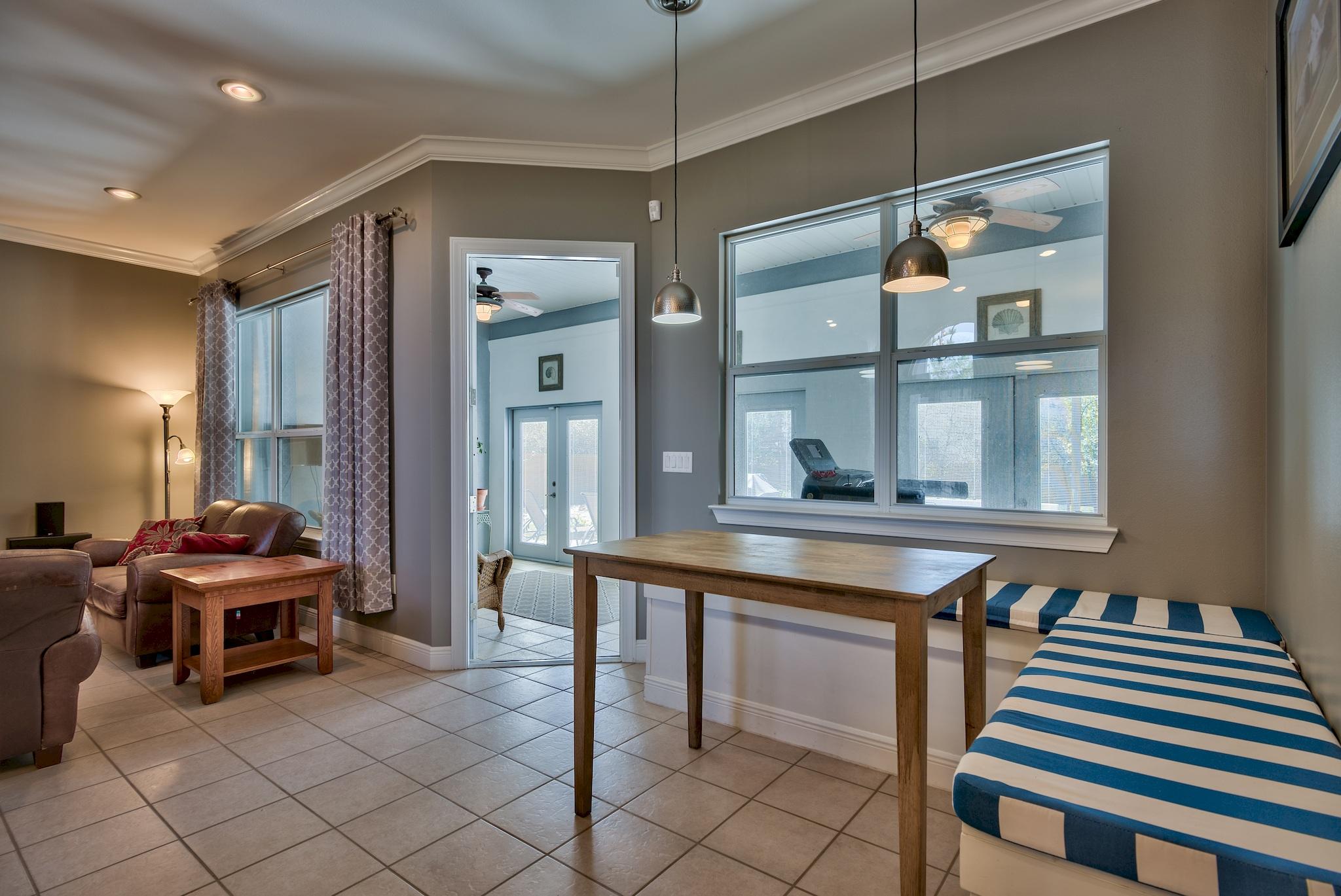 COUNTRY CLUB ESTATES - Residential