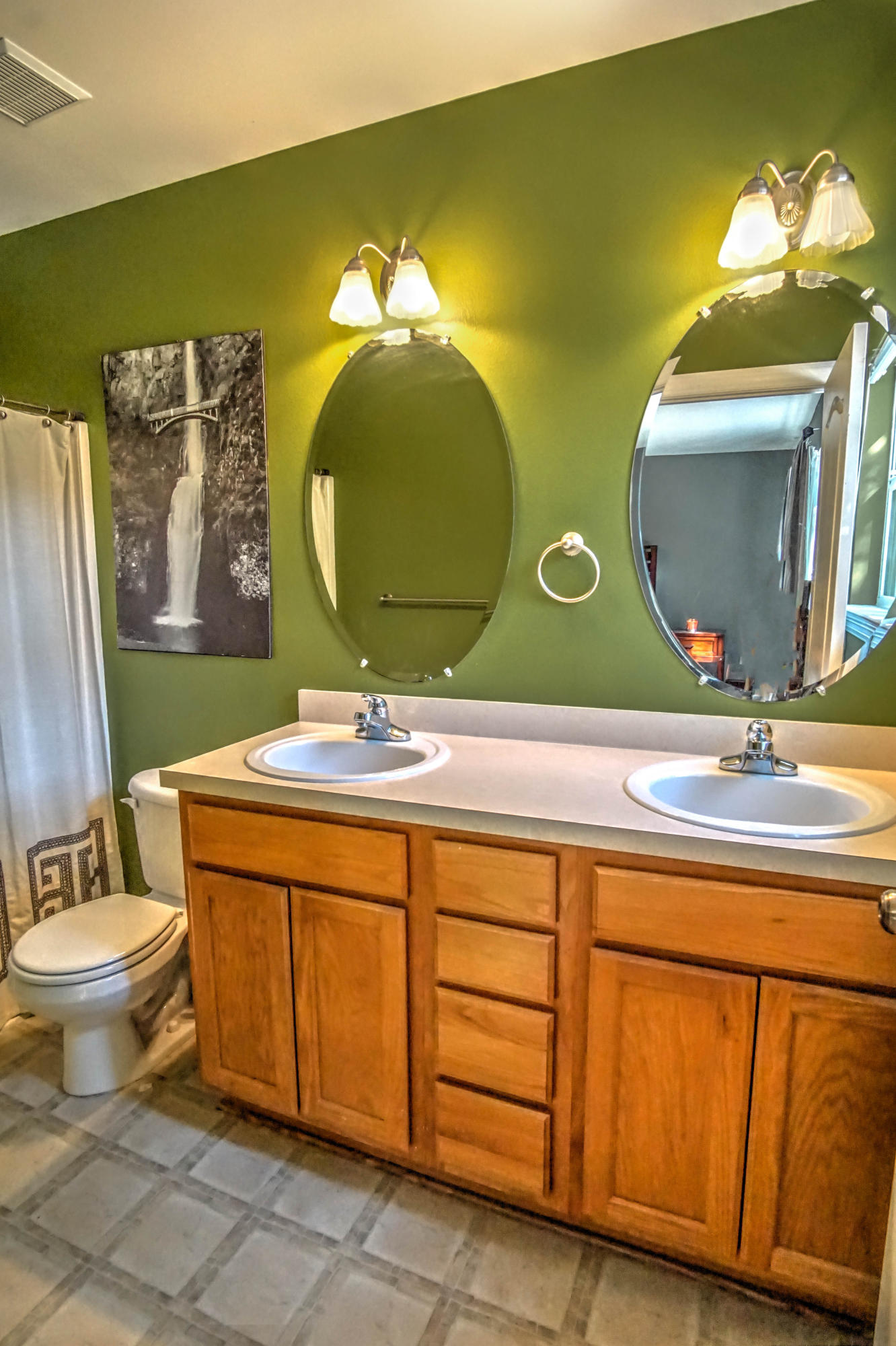 TWIN LAKES TOWNHOMES PH 2 - Residential