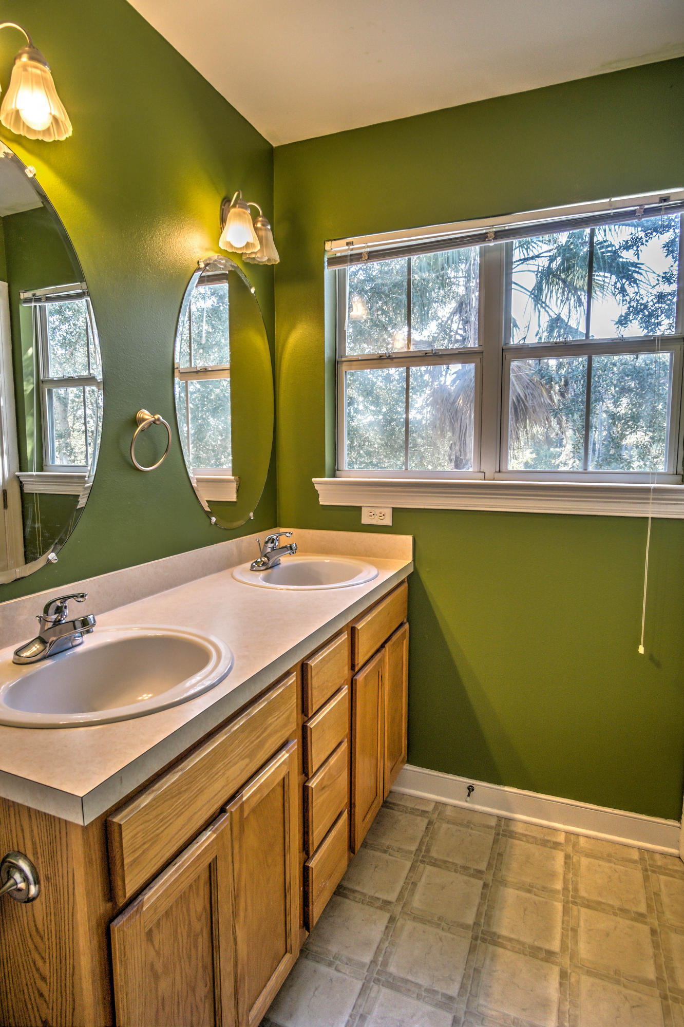 TWIN LAKES TOWNHOMES PH 2 - Residential