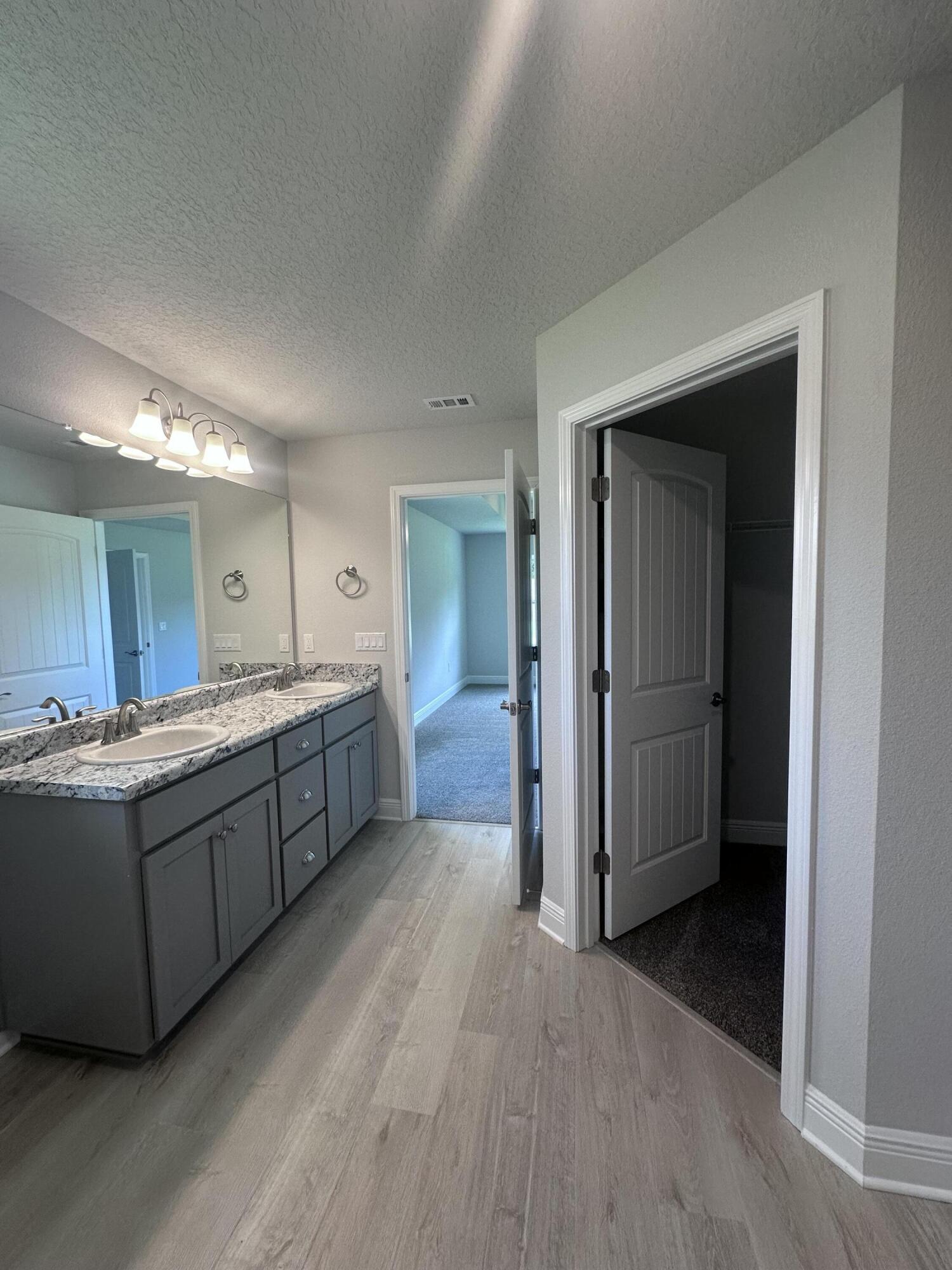 ASHTON VIEW - Residential