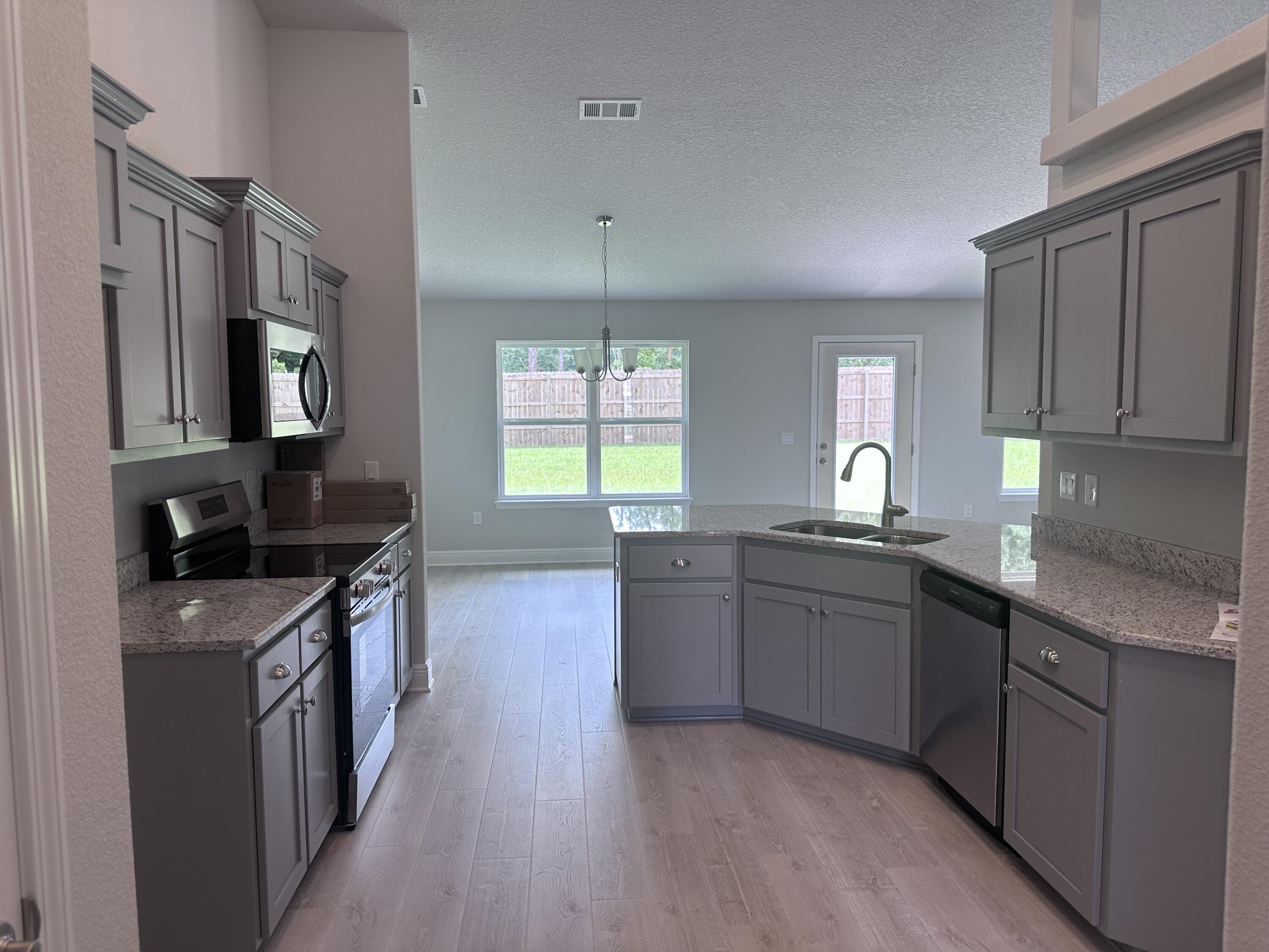 ASHTON VIEW - Residential