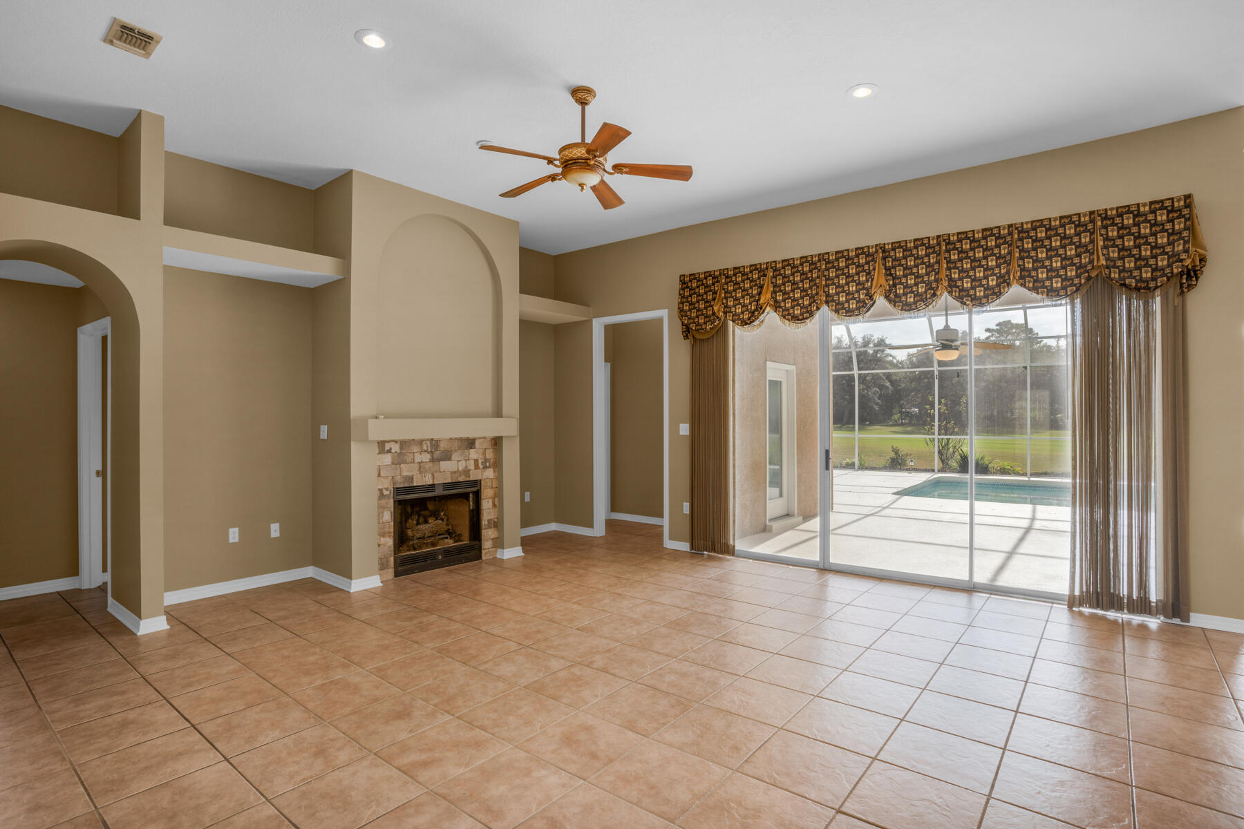 LINKS AT SHALIMAR POINTE - Residential Lease