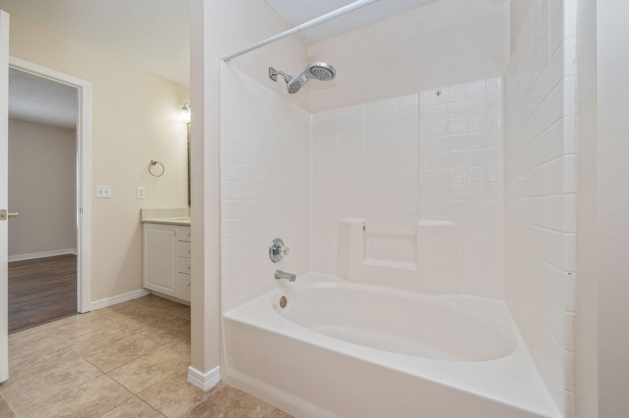 VINEYARD THE - Residential Lease