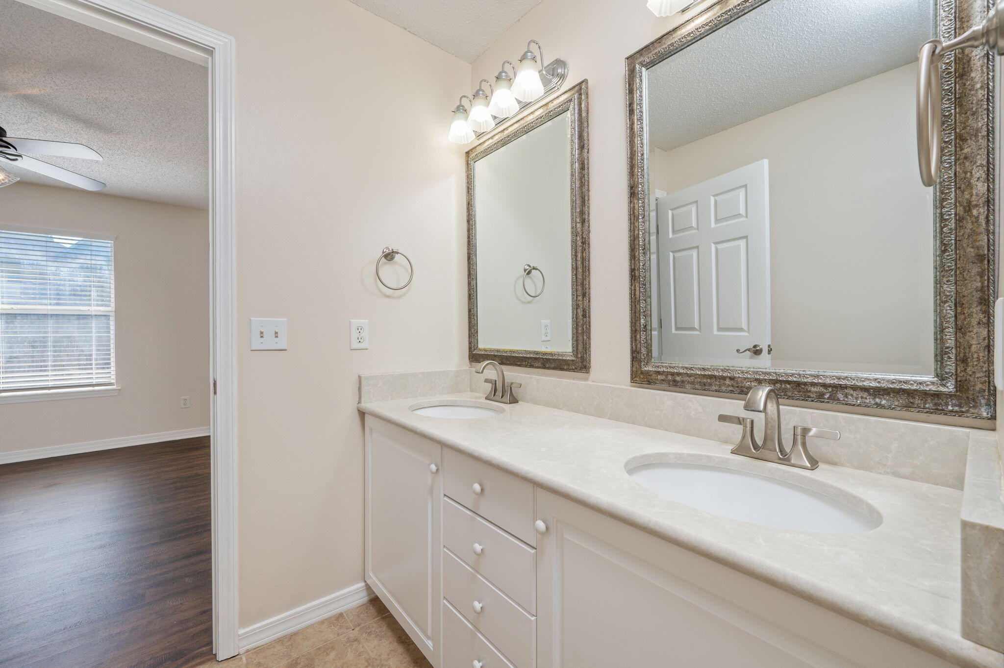 VINEYARD THE - Residential Lease