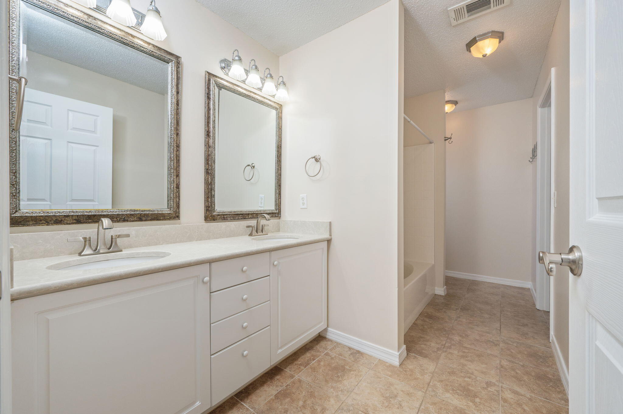 VINEYARD THE - Residential Lease