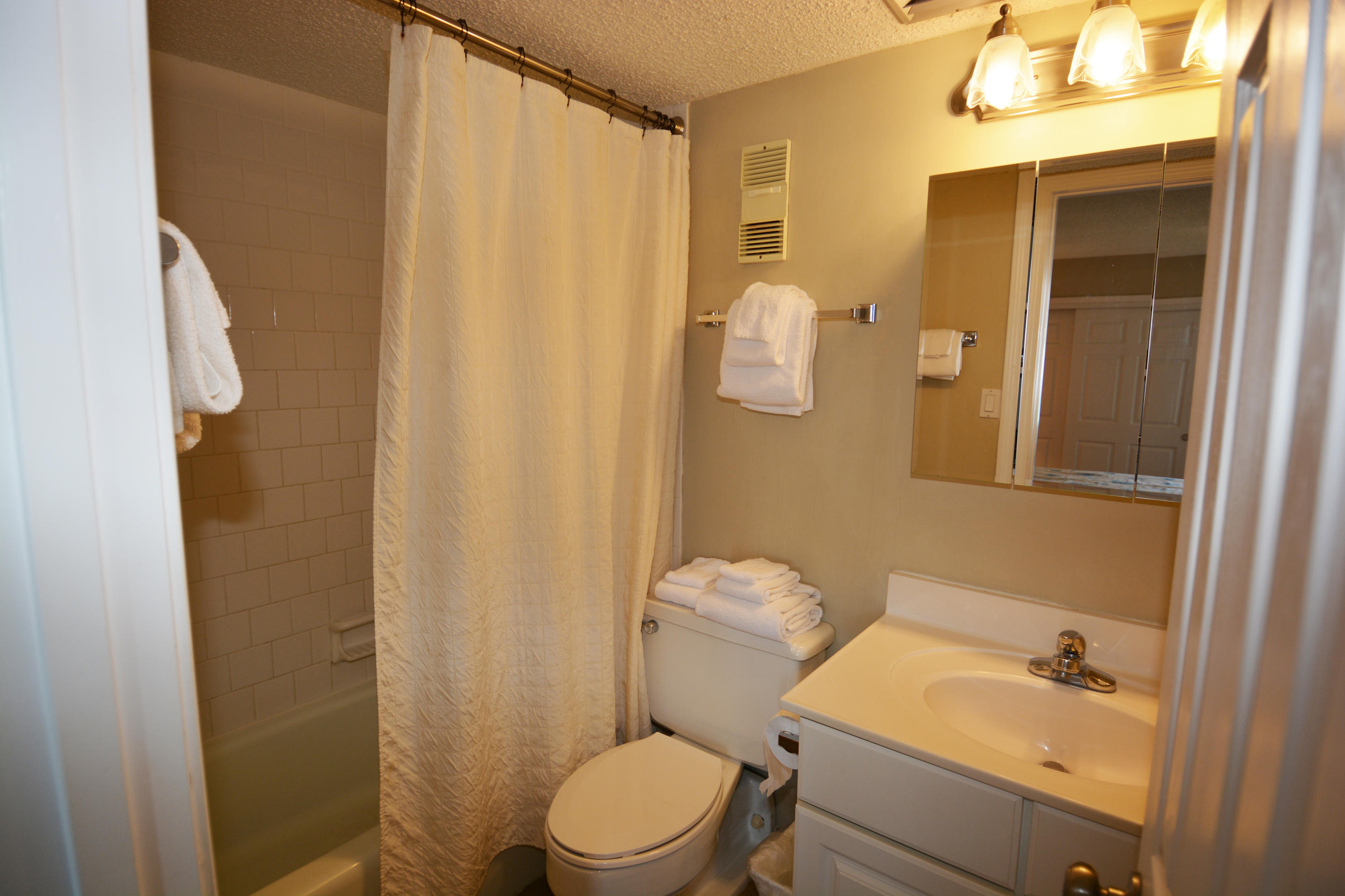 HOLIDAY SURF & RACQUET CLUB - Residential