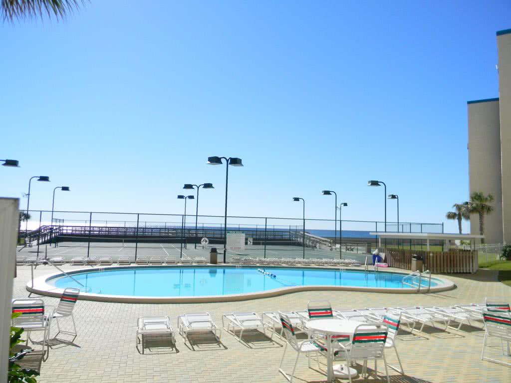 HOLIDAY SURF & RACQUET CLUB - Residential