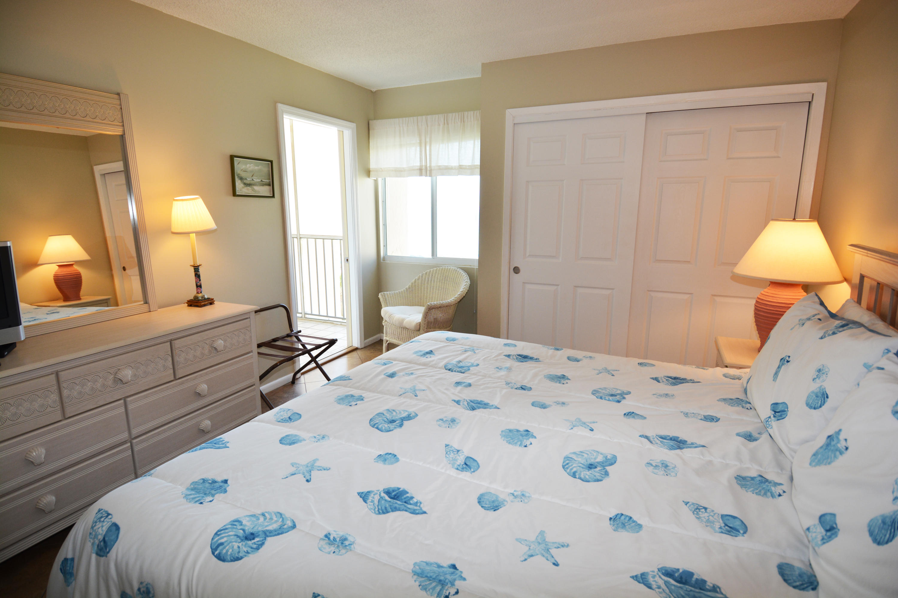 HOLIDAY SURF & RACQUET CLUB - Residential