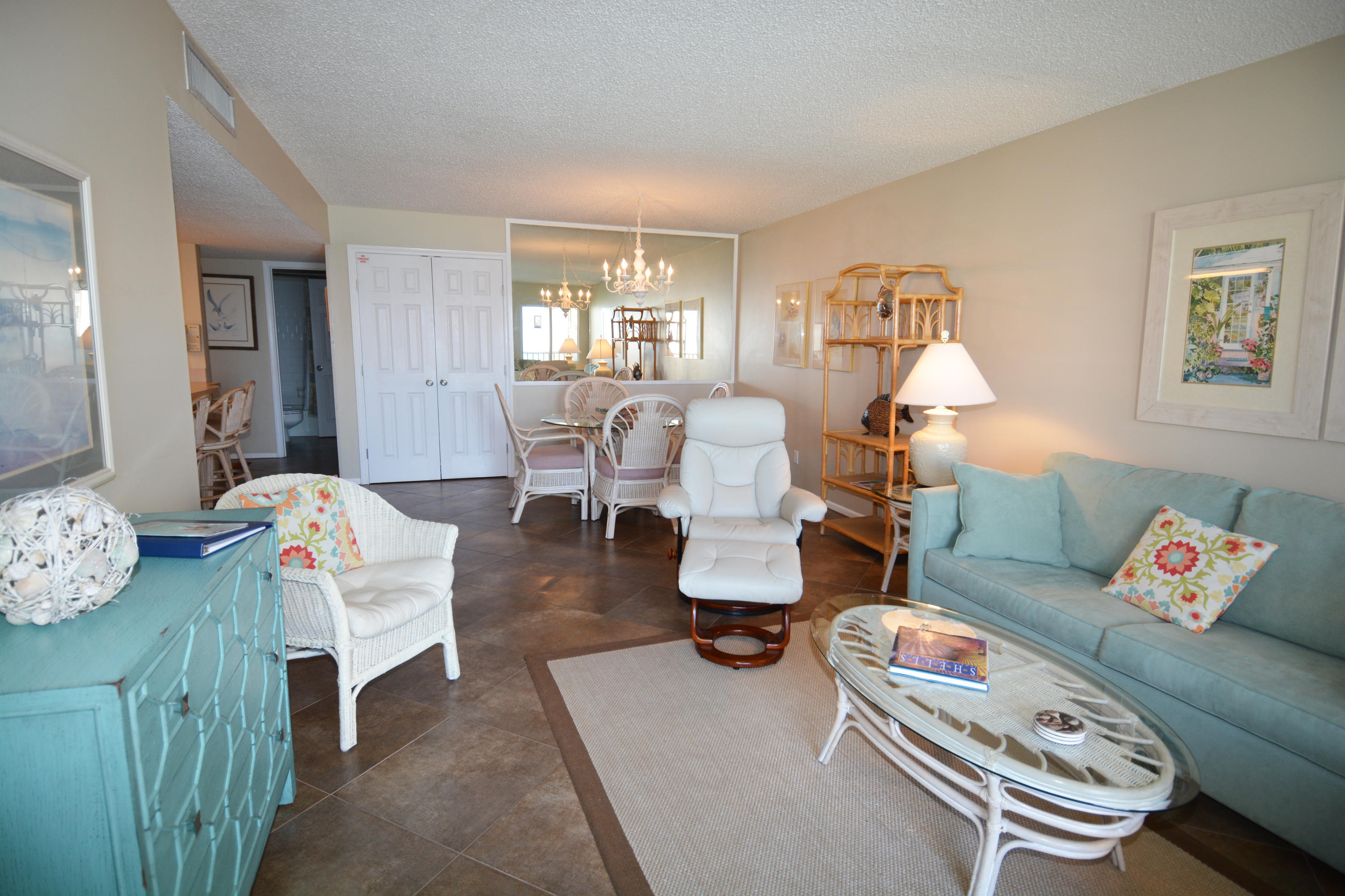 HOLIDAY SURF & RACQUET CLUB - Residential