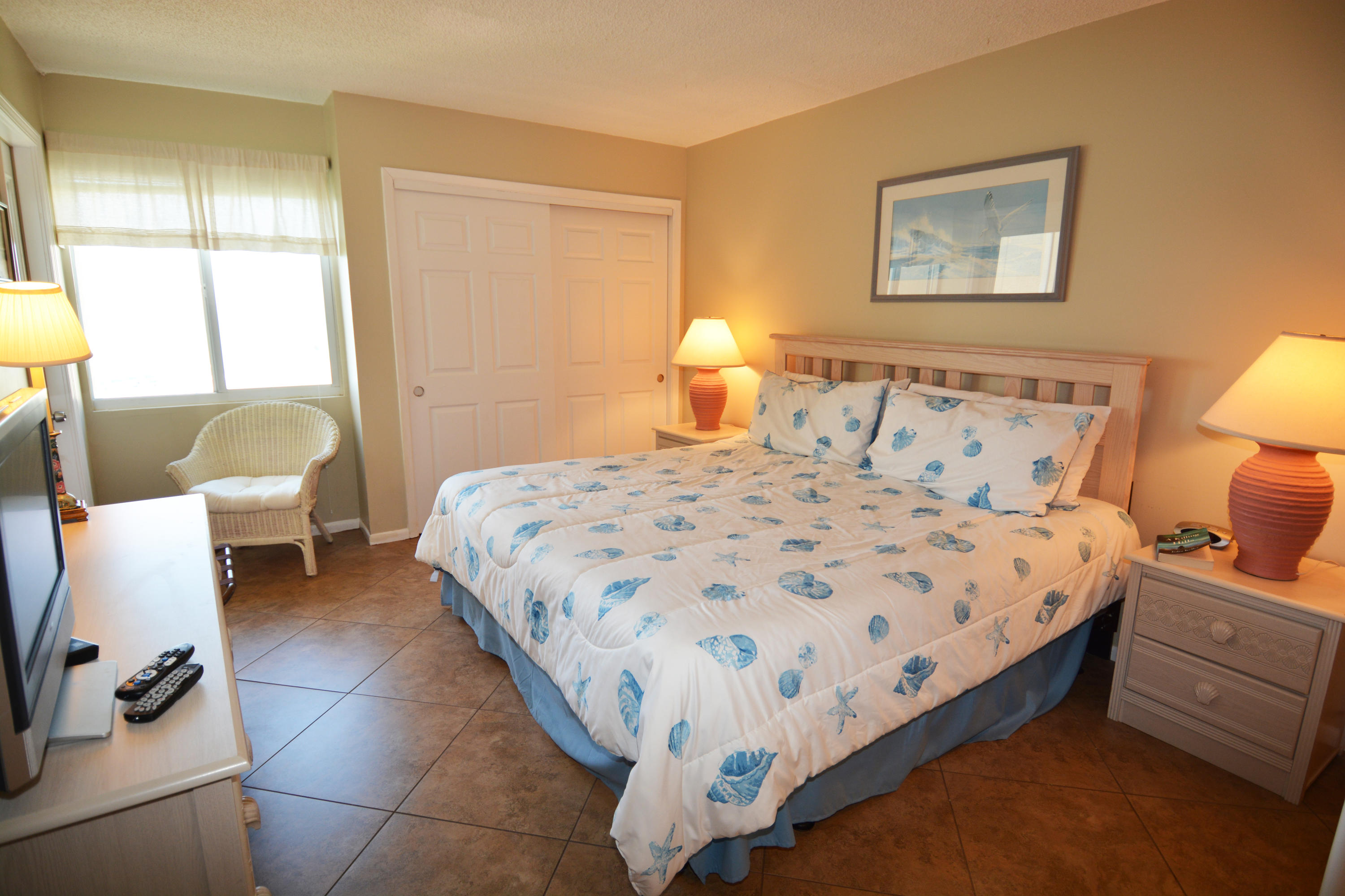 HOLIDAY SURF & RACQUET CLUB - Residential