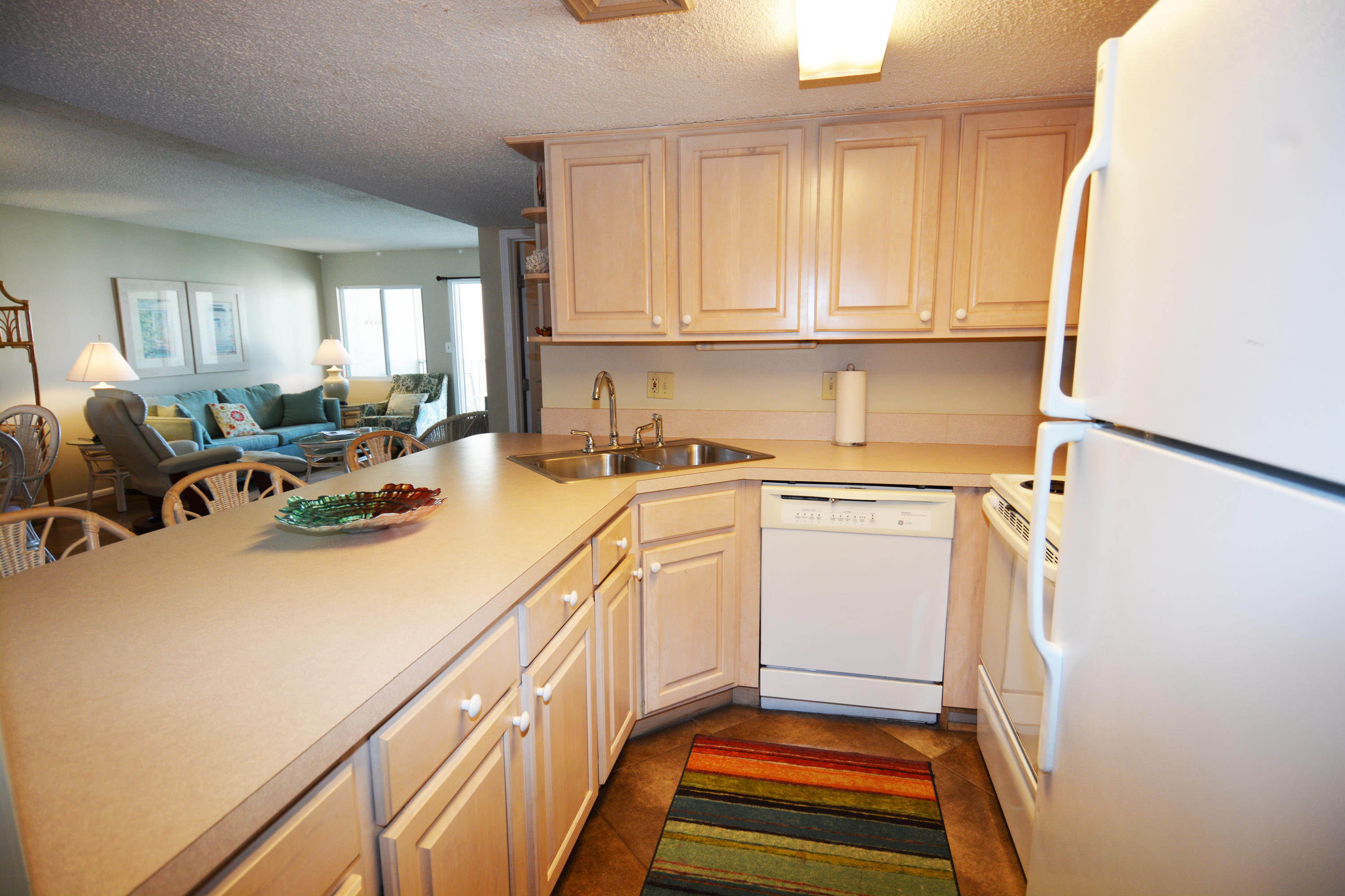 HOLIDAY SURF & RACQUET CLUB - Residential