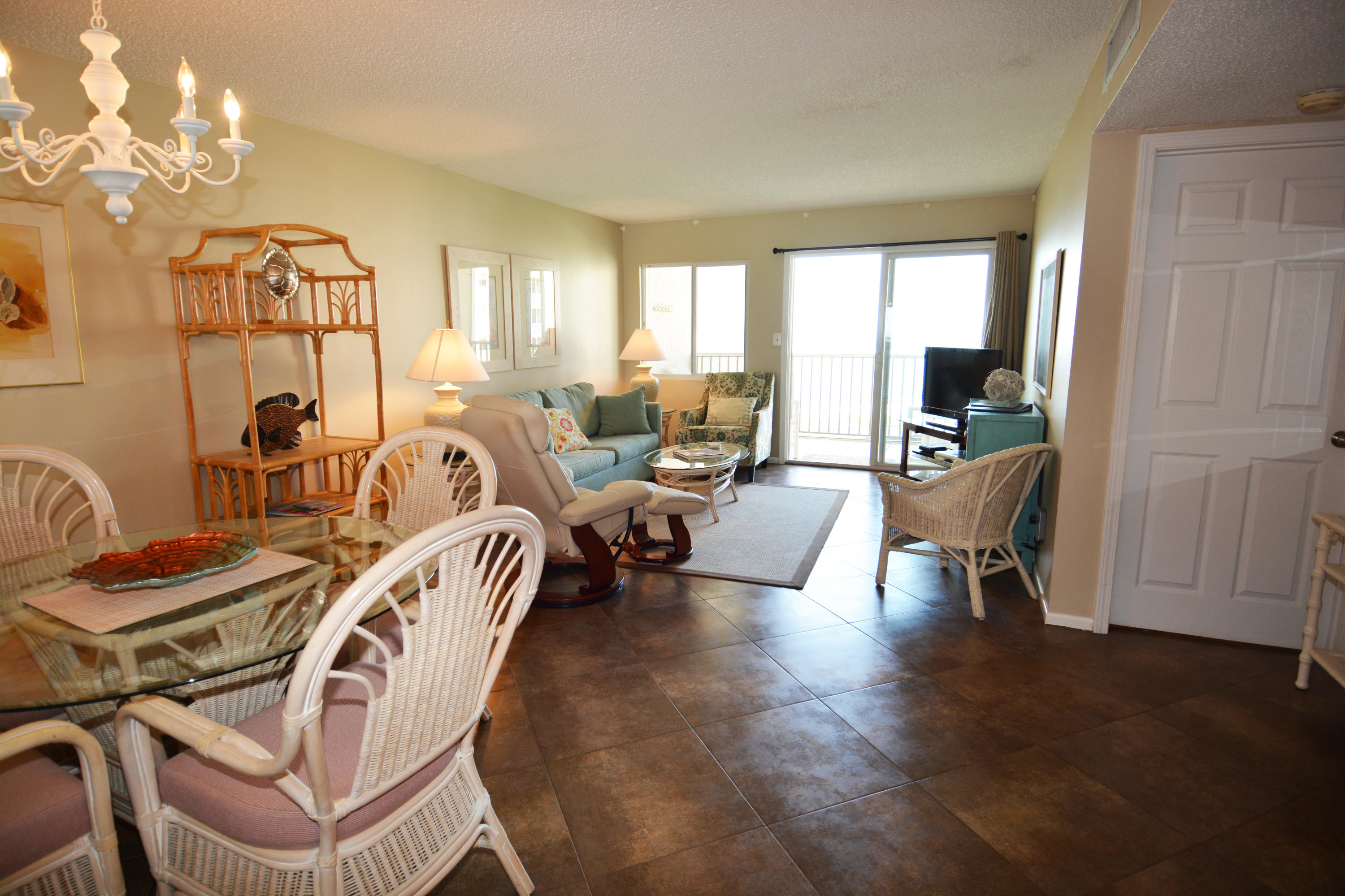 HOLIDAY SURF & RACQUET CLUB - Residential