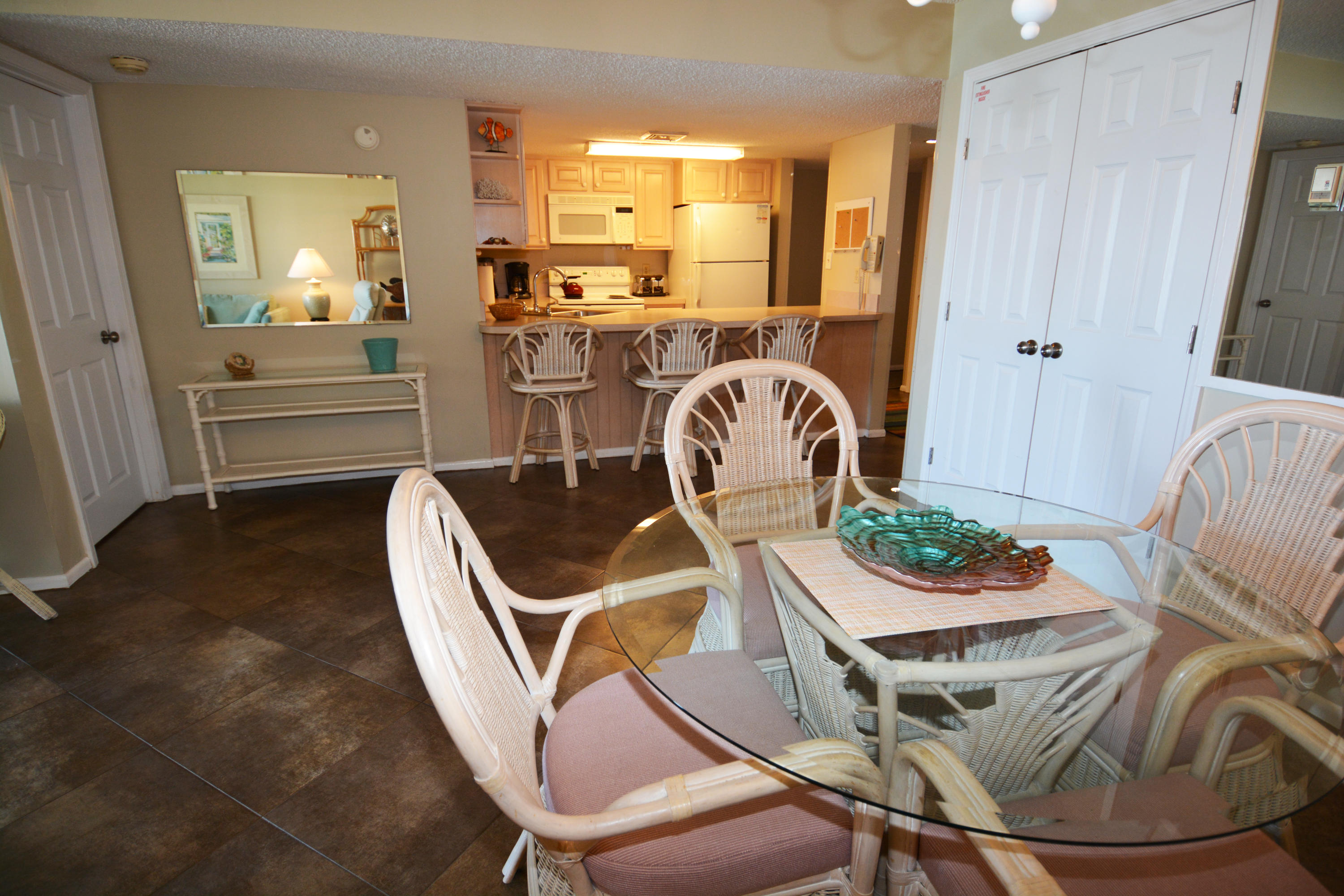 HOLIDAY SURF & RACQUET CLUB - Residential