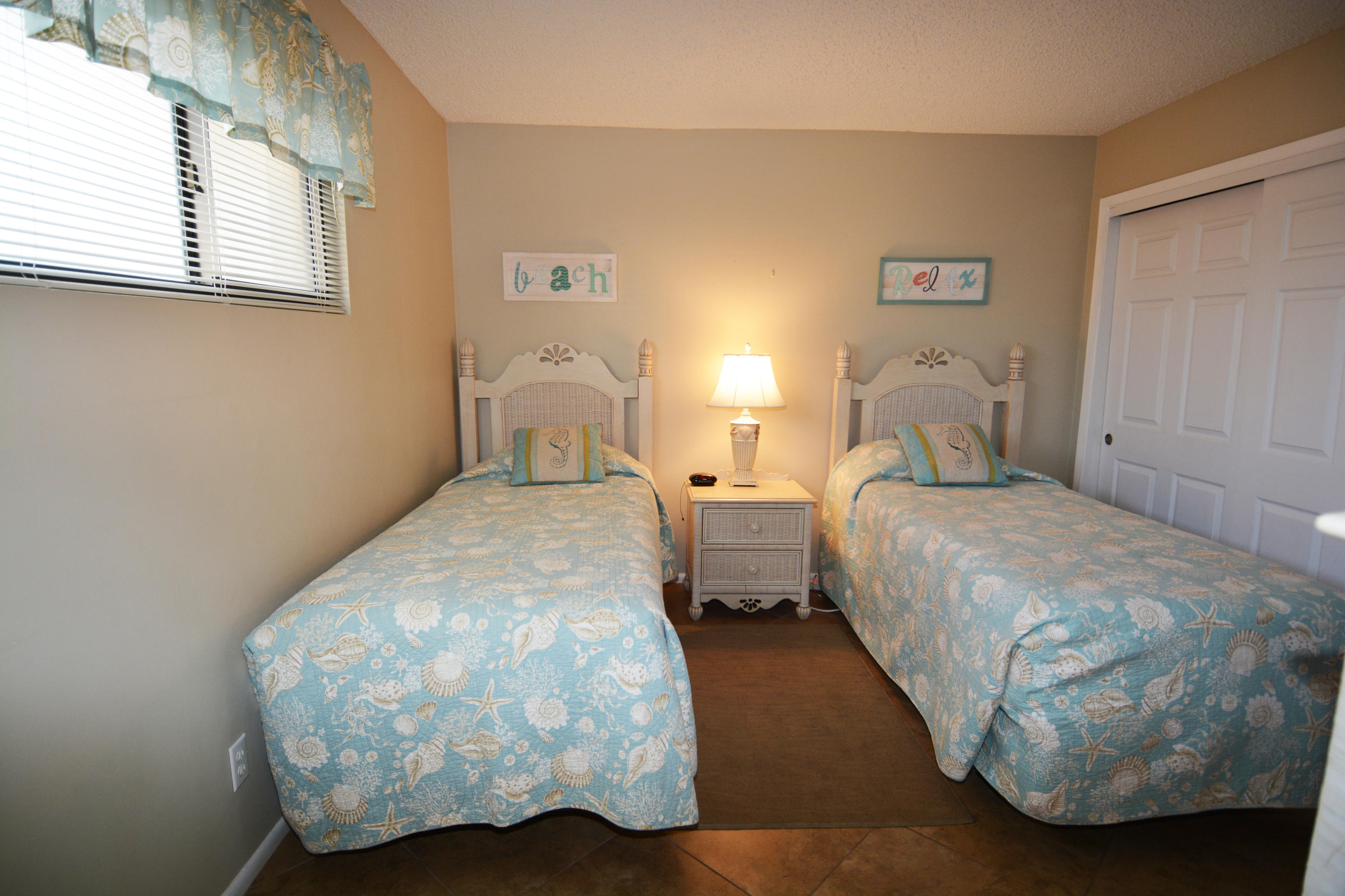 HOLIDAY SURF & RACQUET CLUB - Residential