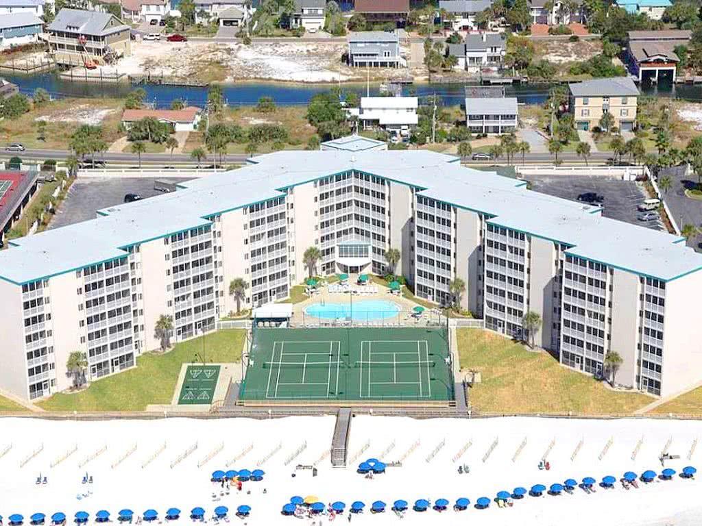 HOLIDAY SURF & RACQUET CLUB - Residential