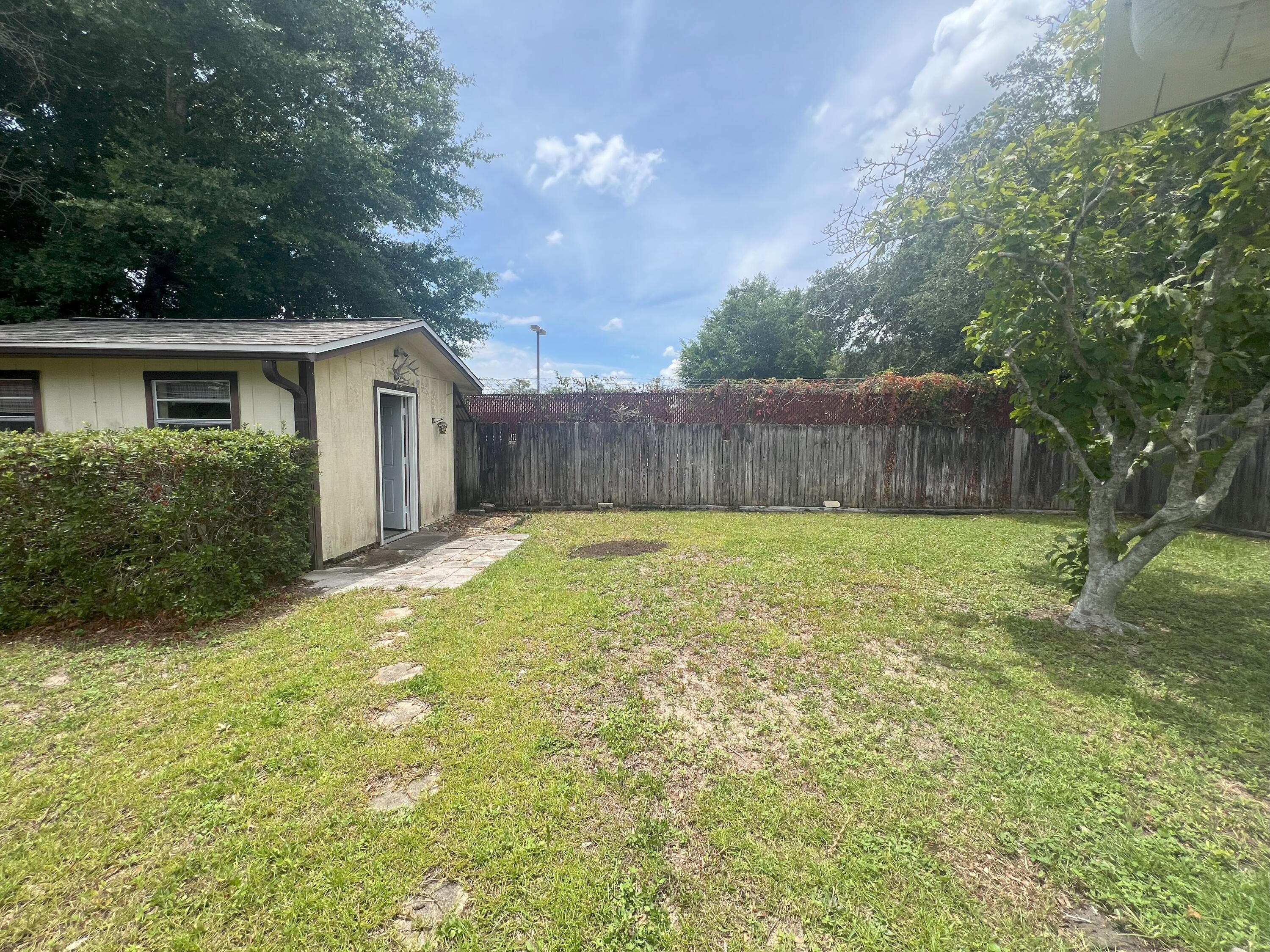 SHERWOOD FOREST - Residential Lease