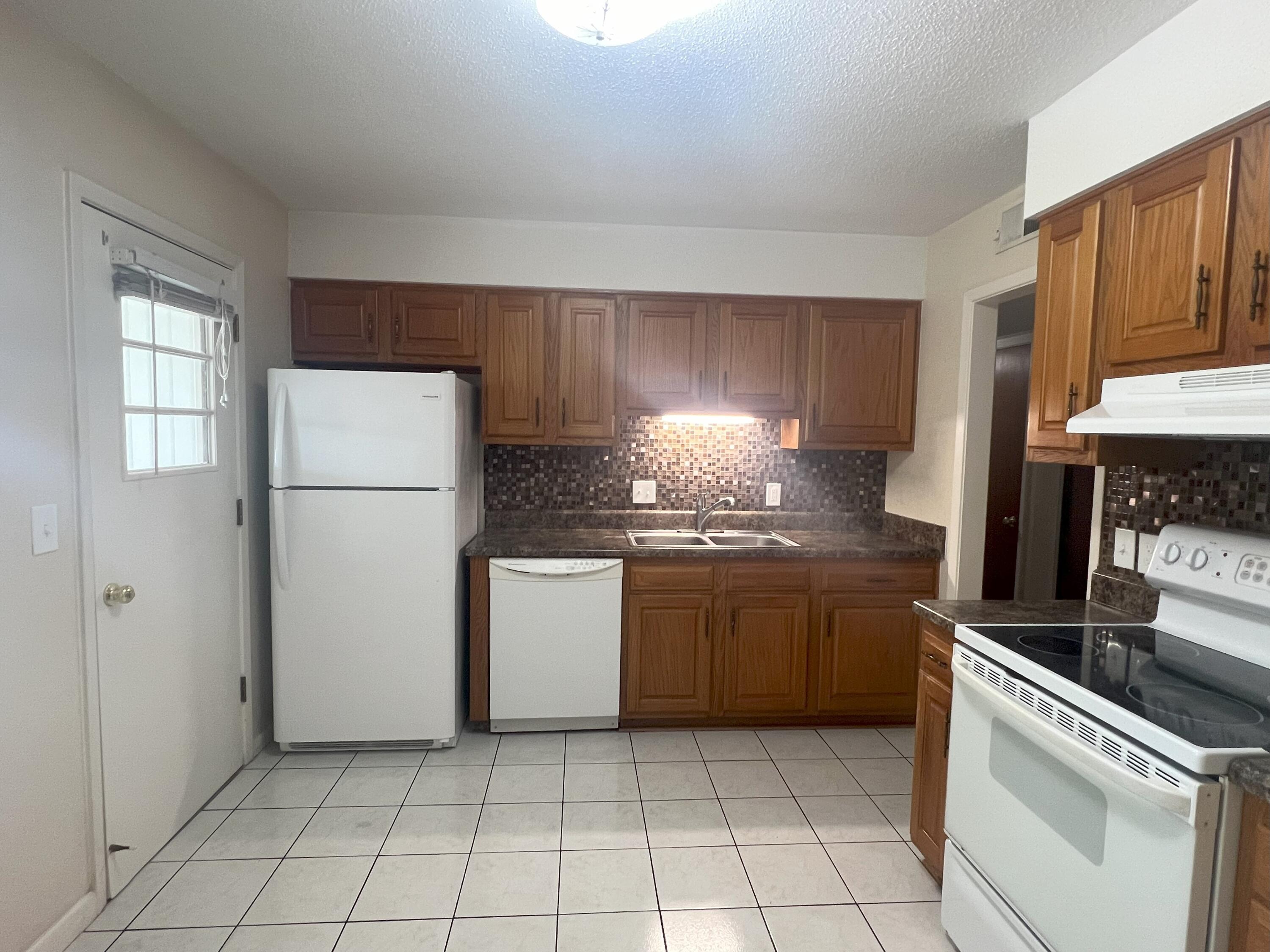 SHERWOOD FOREST - Residential Lease