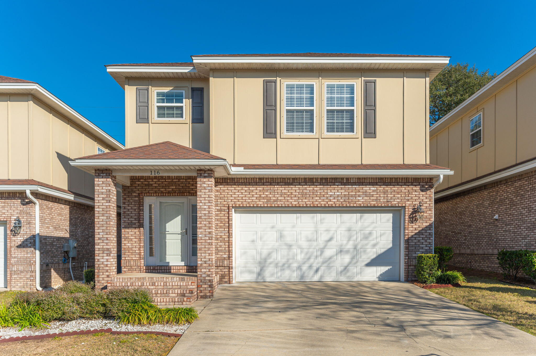 Welcome to this stunning 4 bedroom, 2.5 bathroom home located in Niceville. This home boasts stainless steel appliances, a double vanity in the master bathroom, a walk-in shower, and a relaxing soaking tub. The interior features lvp and tile flooring throughout, providing both style and durability. Step outside to enjoy the screened patio, perfect for entertaining or simply unwinding after a long day. Don't miss out on the opportunity to make this beautiful house your new home. Contact us today to schedule a tour!