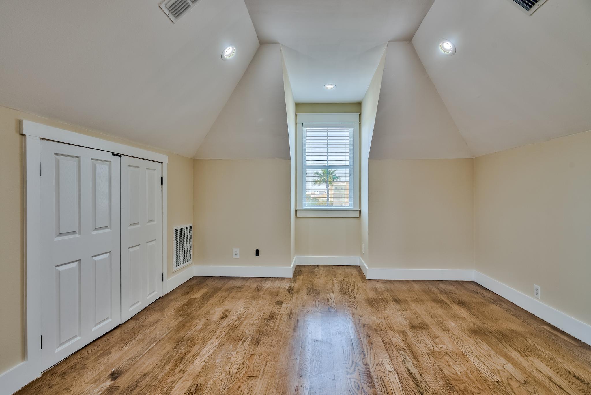 HARRISON'S WALK - Residential