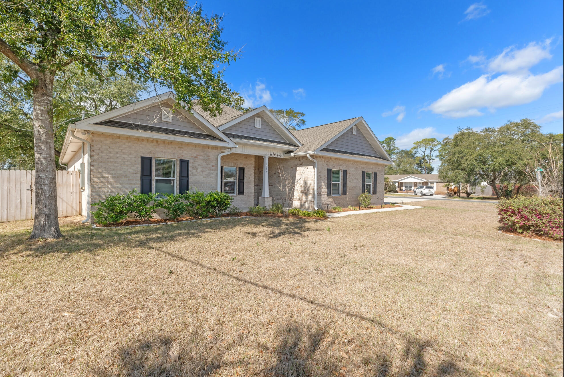 PINE CREST - Residential