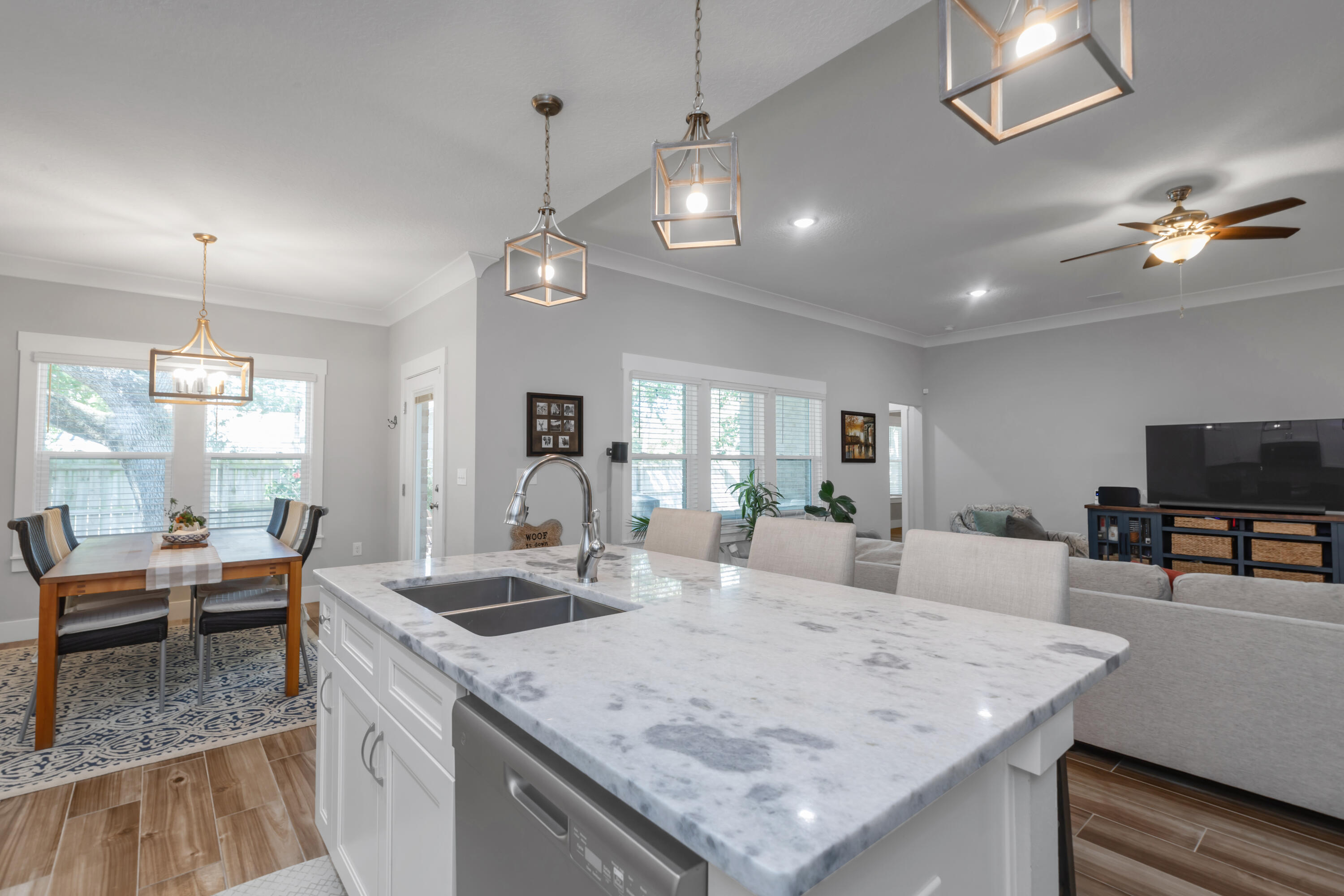 PINE CREST - Residential