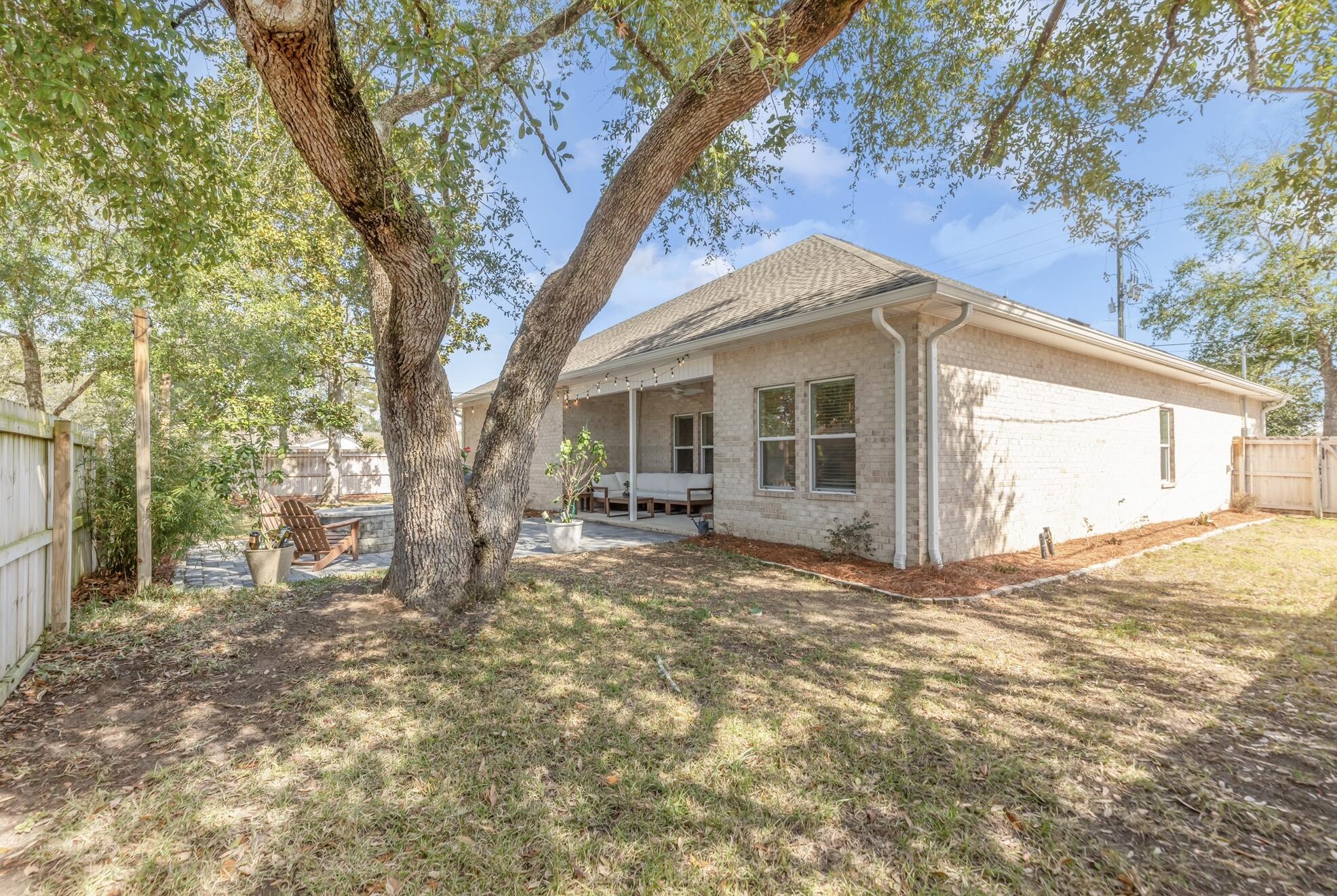 PINE CREST - Residential