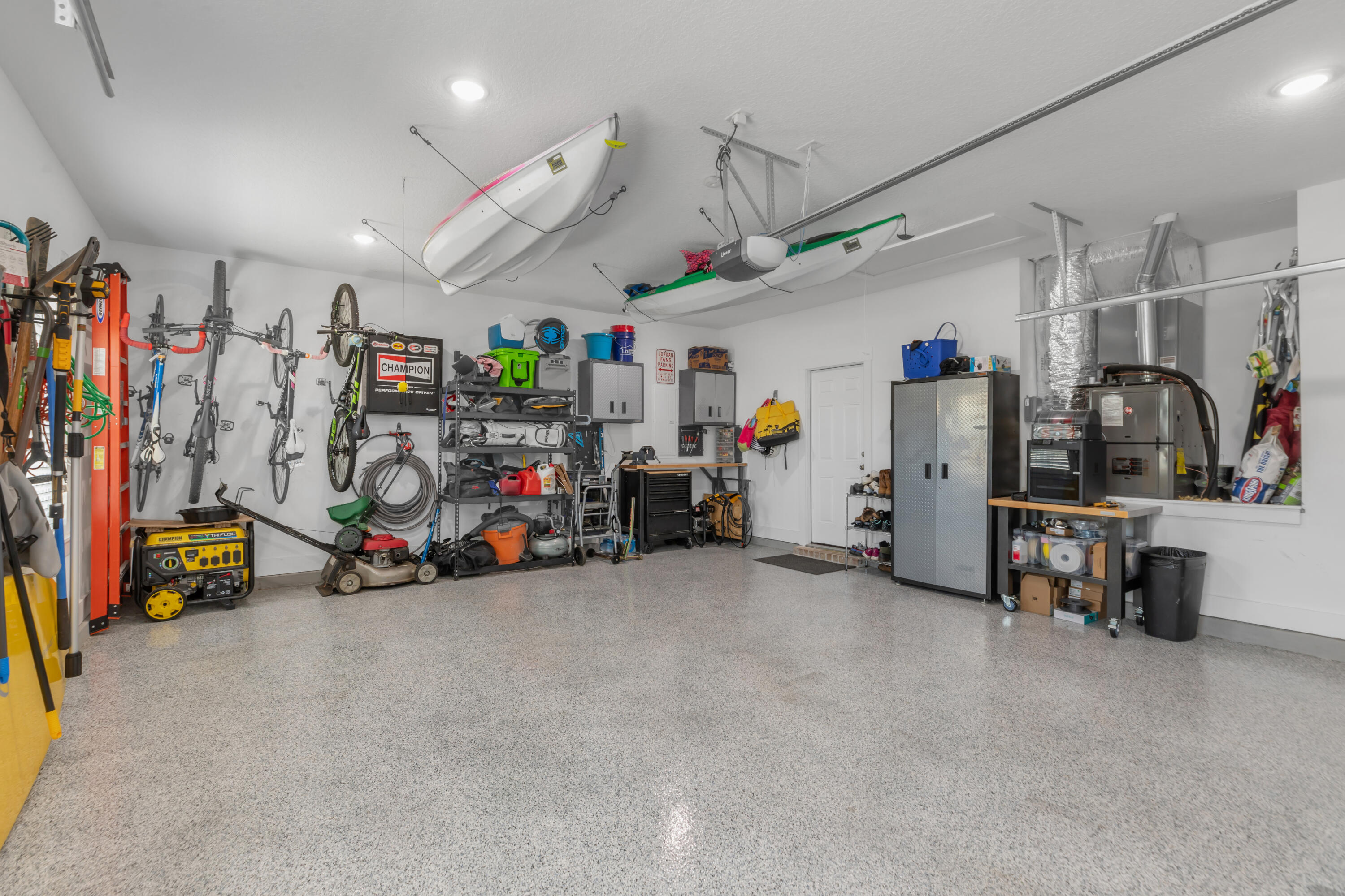 PINE CREST - Residential
