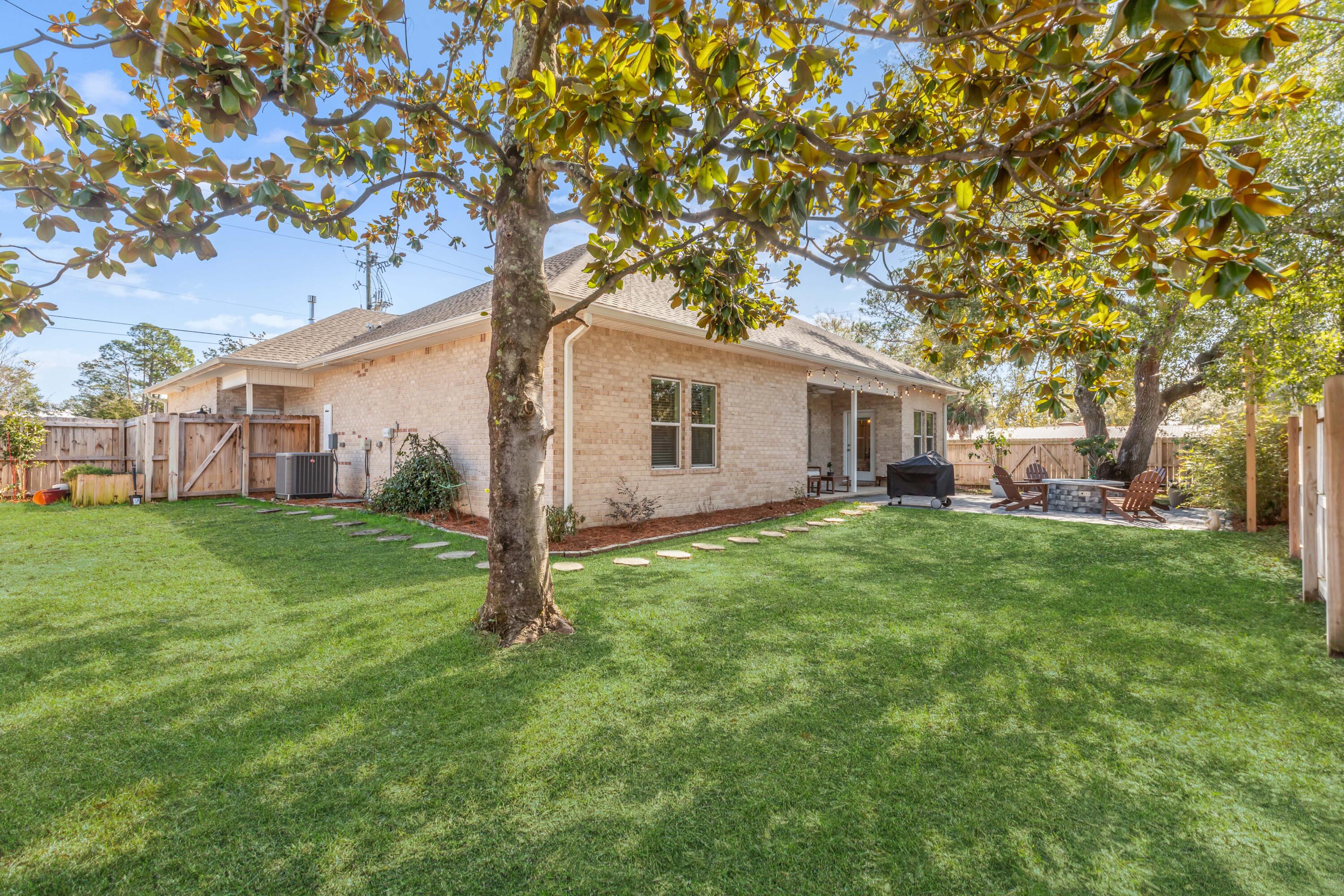 PINE CREST - Residential