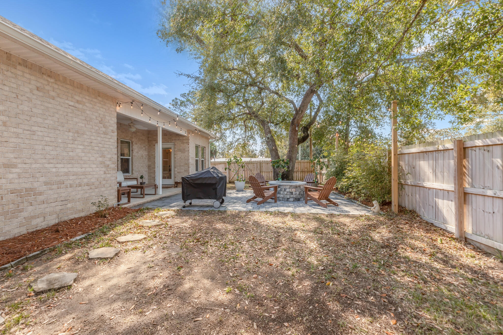 PINE CREST - Residential