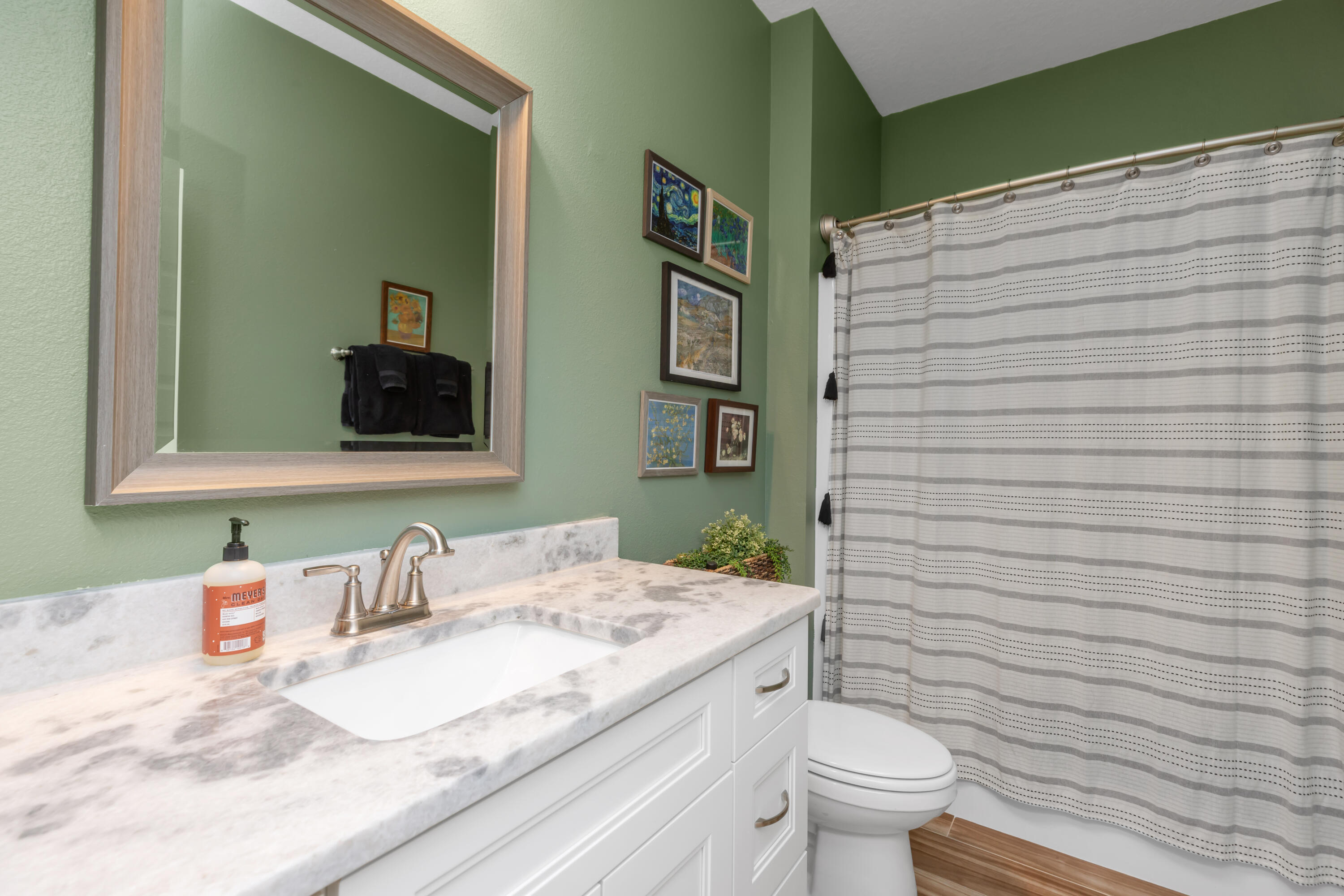 PINE CREST - Residential