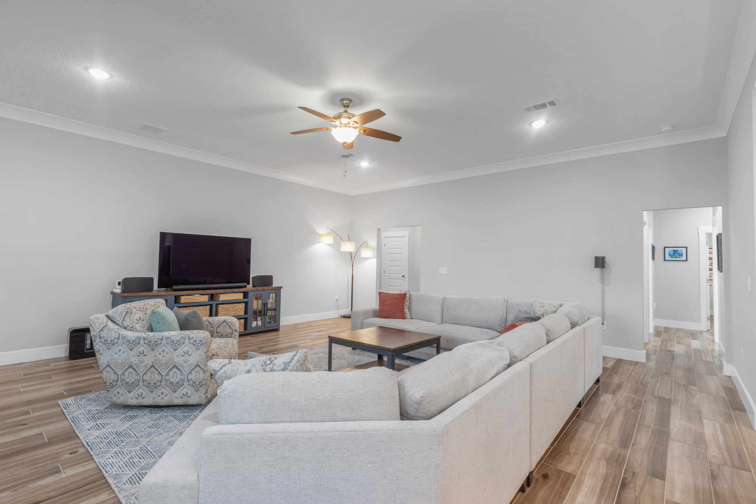 PINE CREST - Residential