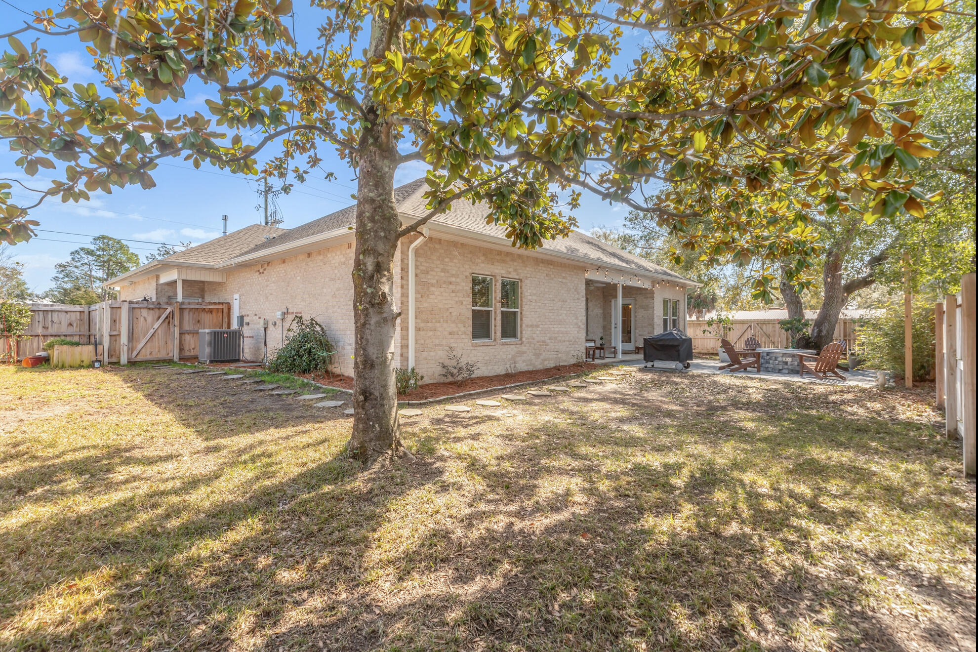 PINE CREST - Residential