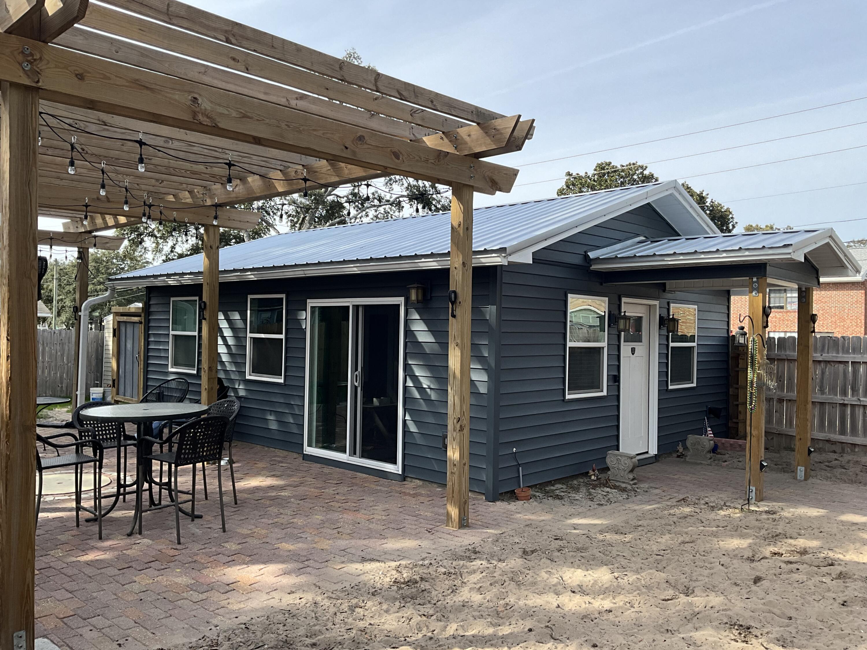 ELLIOTTS POINT - Residential
