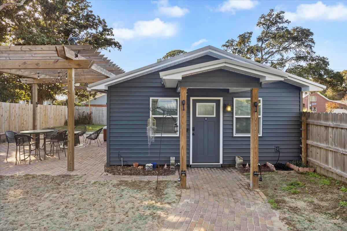 ELLIOTTS POINT - Residential