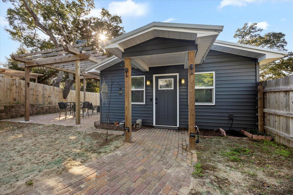 ELLIOTTS POINT - Residential
