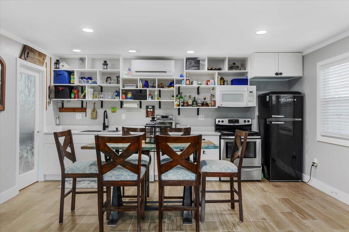 ELLIOTTS POINT - Residential