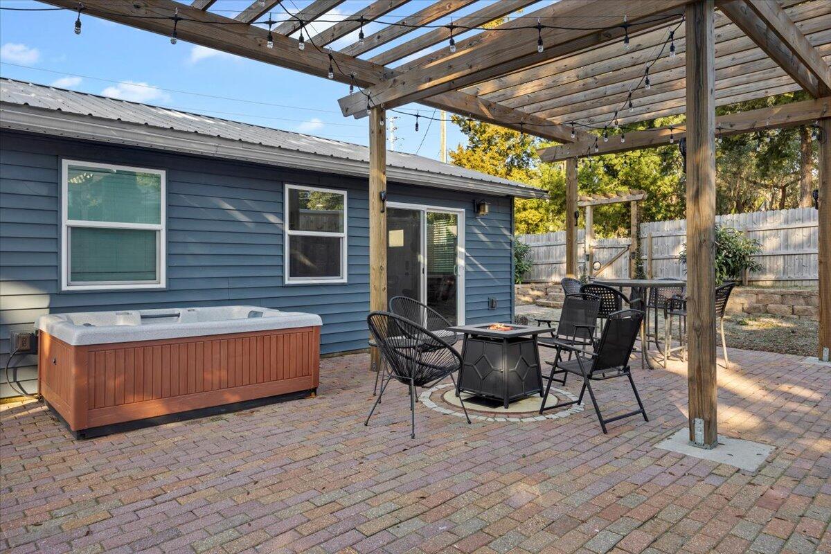 ELLIOTTS POINT - Residential