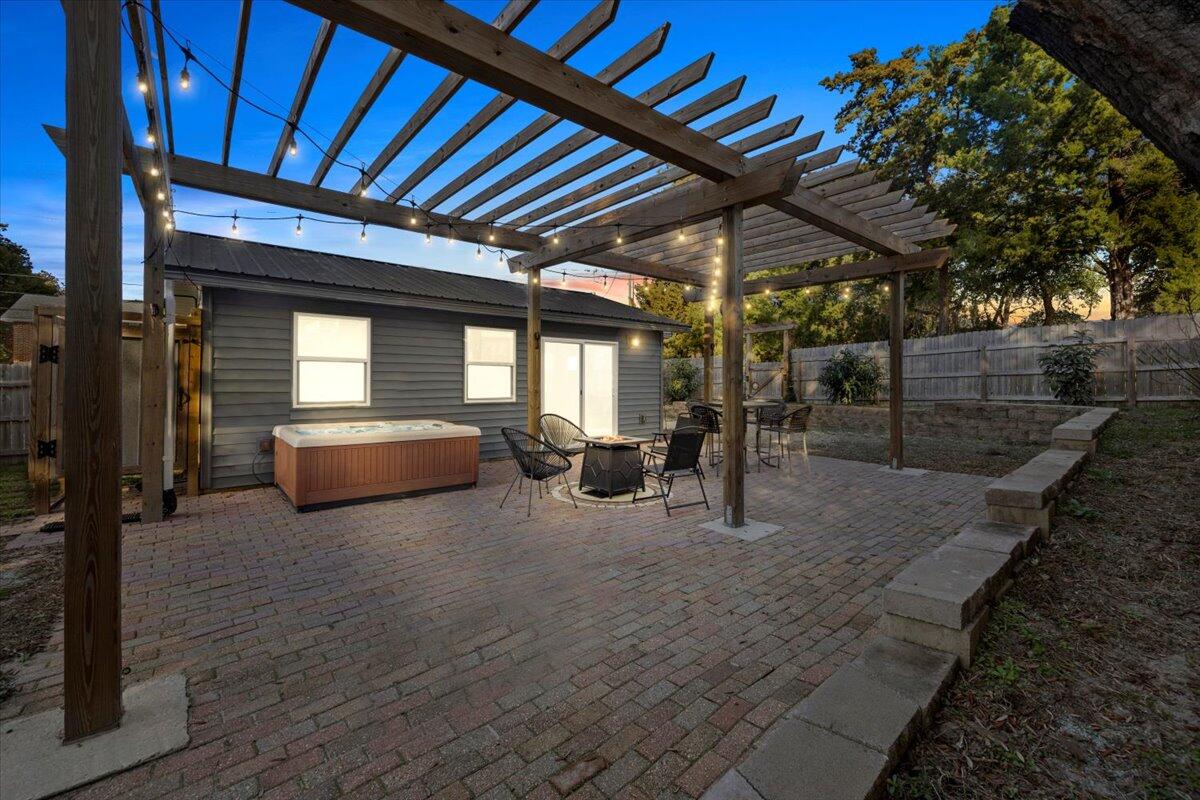 ELLIOTTS POINT - Residential