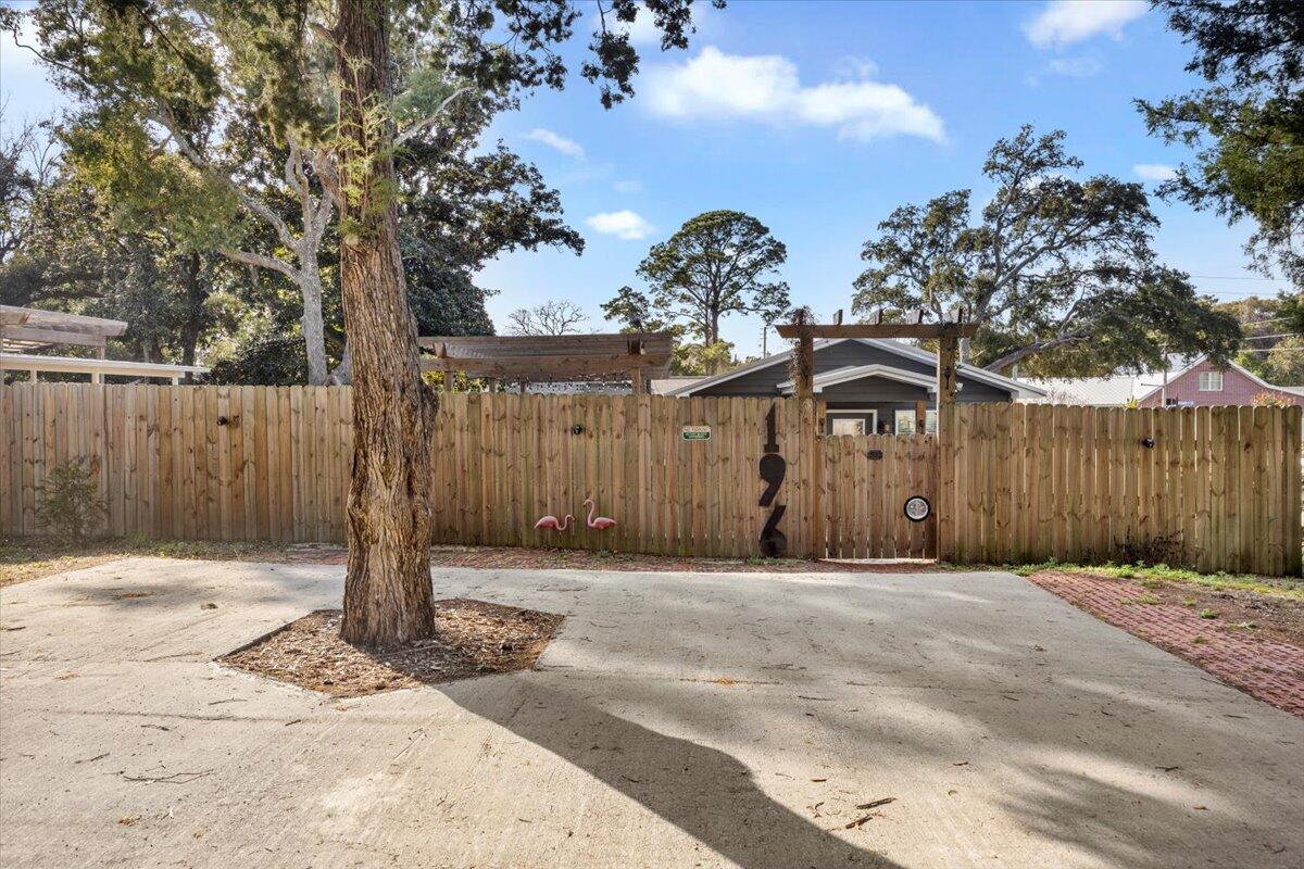 ELLIOTTS POINT - Residential