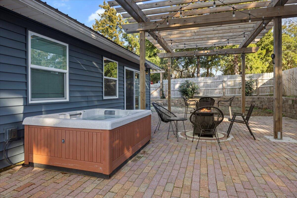 ELLIOTTS POINT - Residential