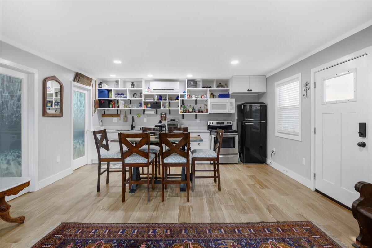 ELLIOTTS POINT - Residential
