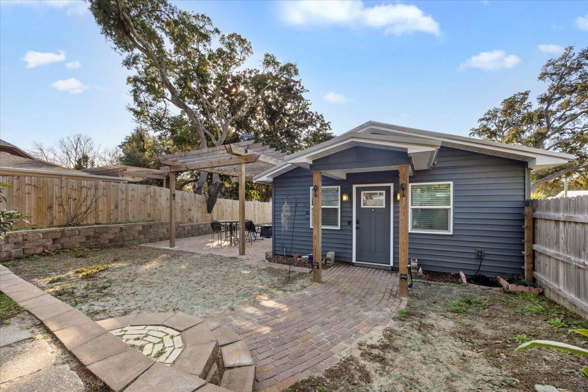 ELLIOTTS POINT - Residential