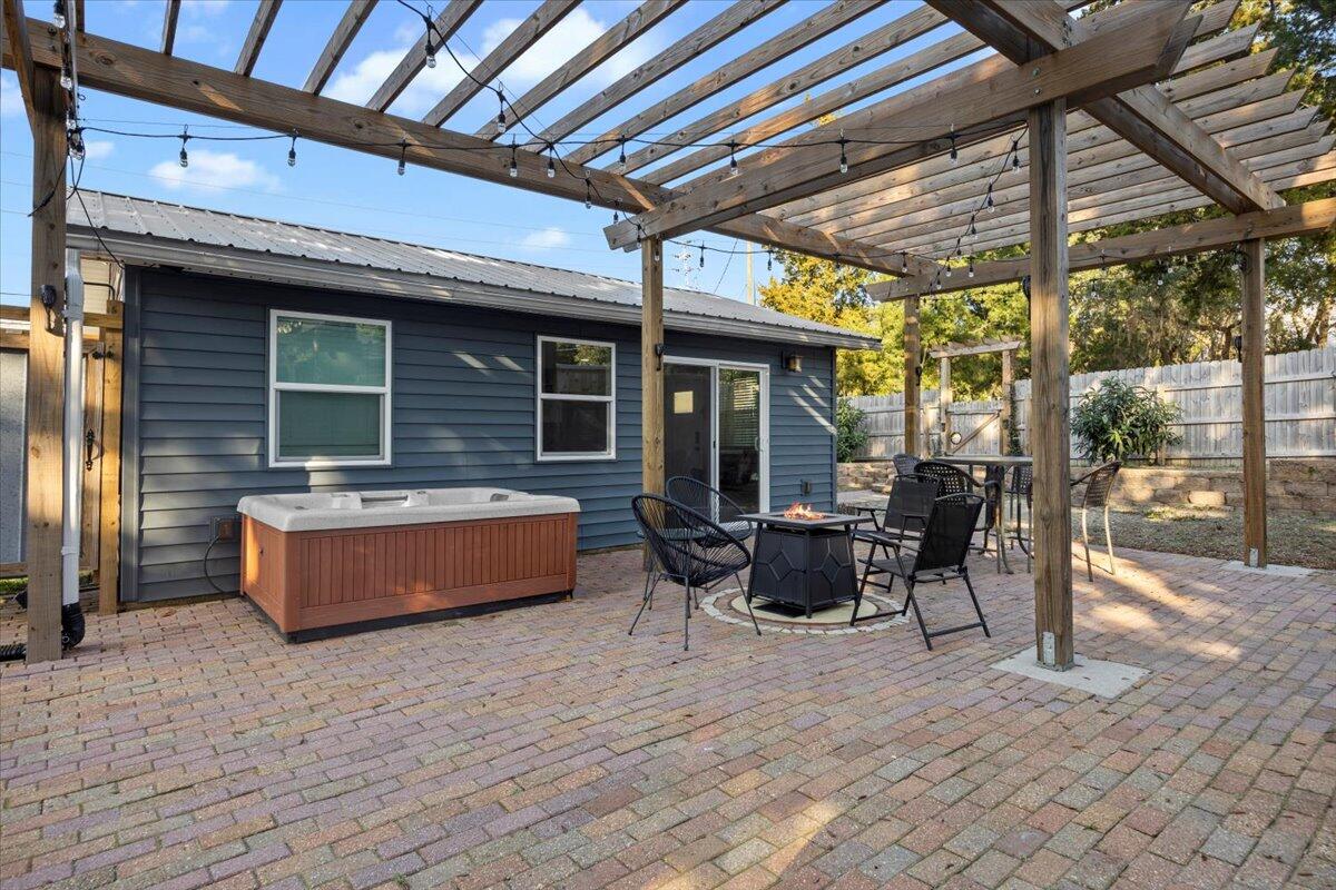 ELLIOTTS POINT - Residential